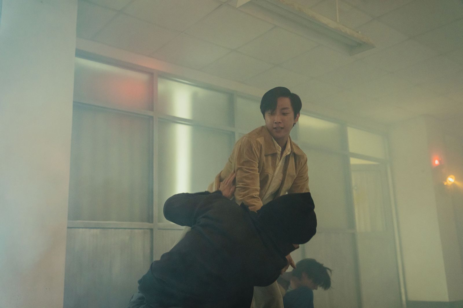 振永上演跆拳道一打五　300臨演演重現70年代「中壢事件」