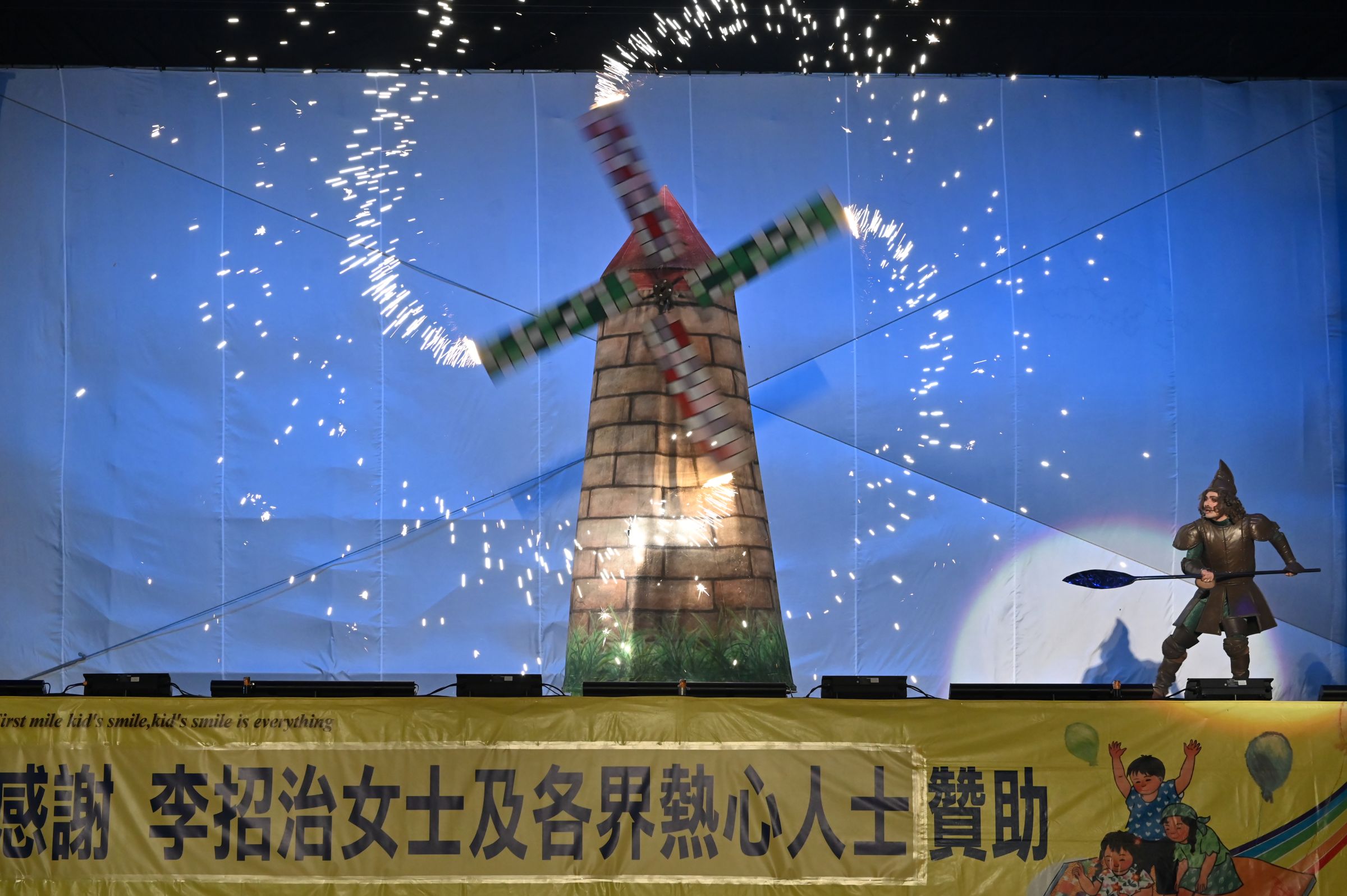 「紙風車368鄉鎮市區兒童藝術工程」12年來已完成348個鄉鎮的表演。(紙風車文教基金會提供)