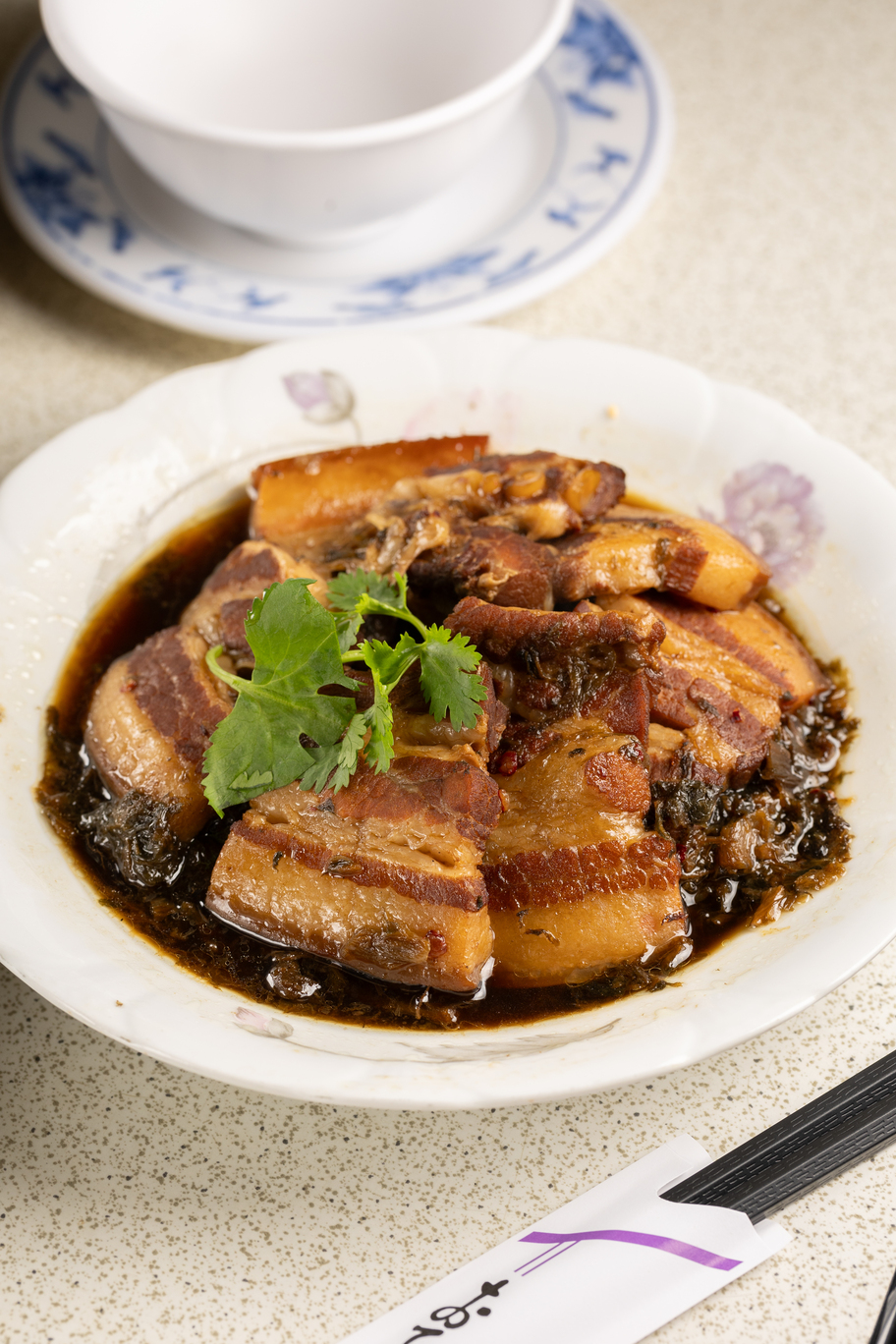 「梅干扣肉」鹹度剛好，十分下飯。（220元／小份）