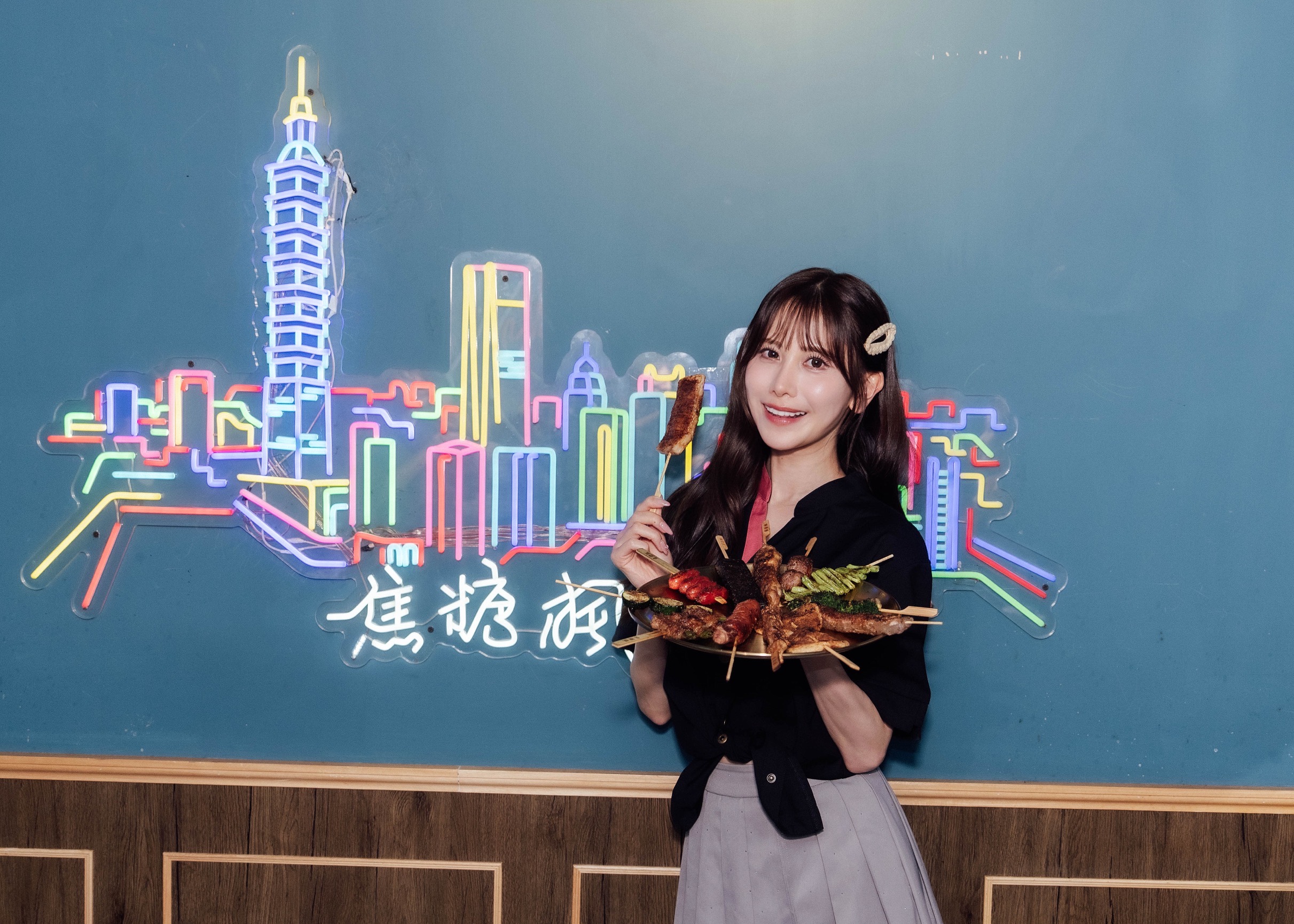 名取久留美現身焦糖楓擔任一日店長，體驗台灣串燒文化。（焦糖楓提供）