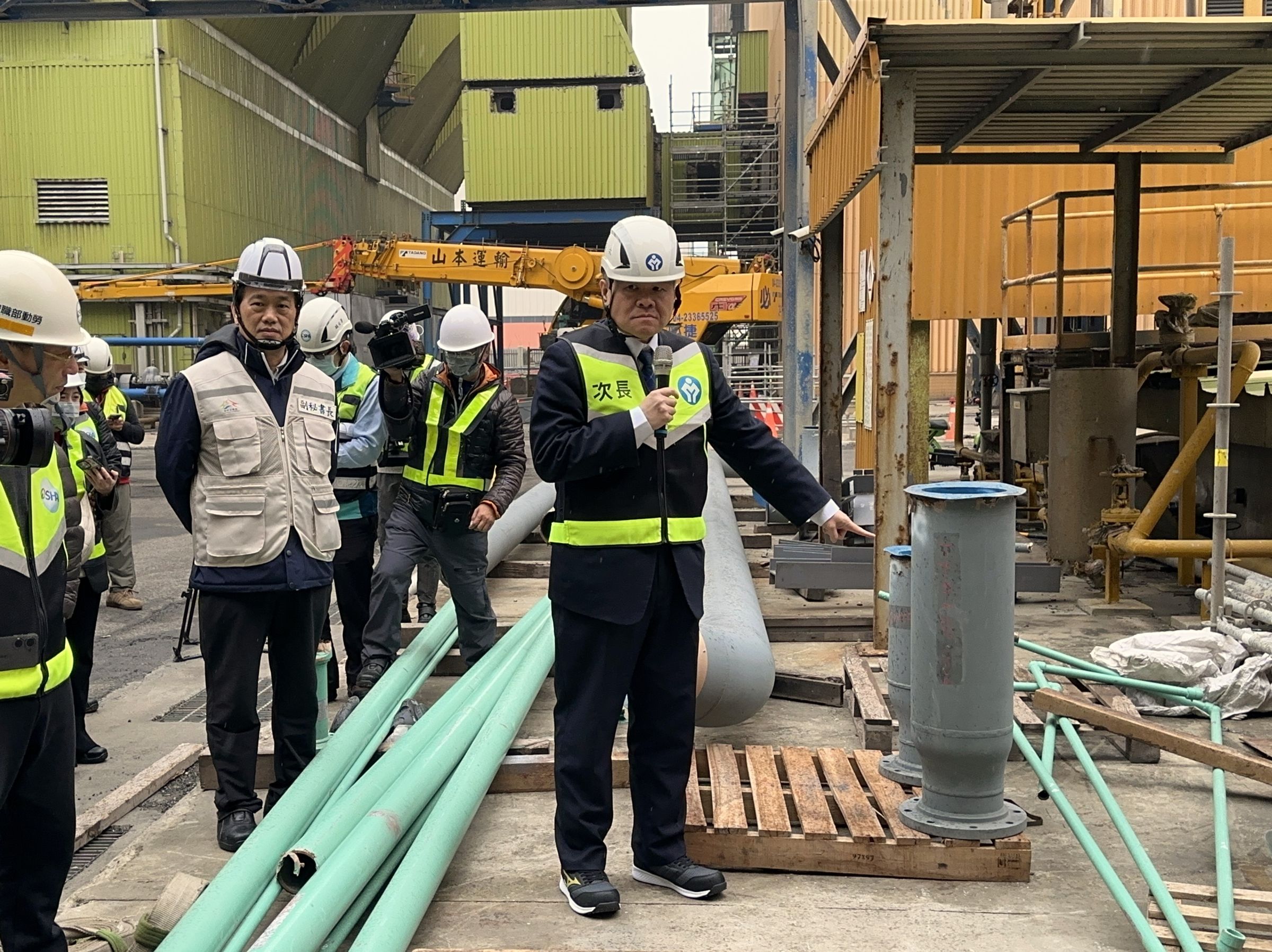 勞動部春安勞檢,台中火力發電廠共違反22項、停工2處,遭裁罰106萬元。(台中市勞工局提供)
