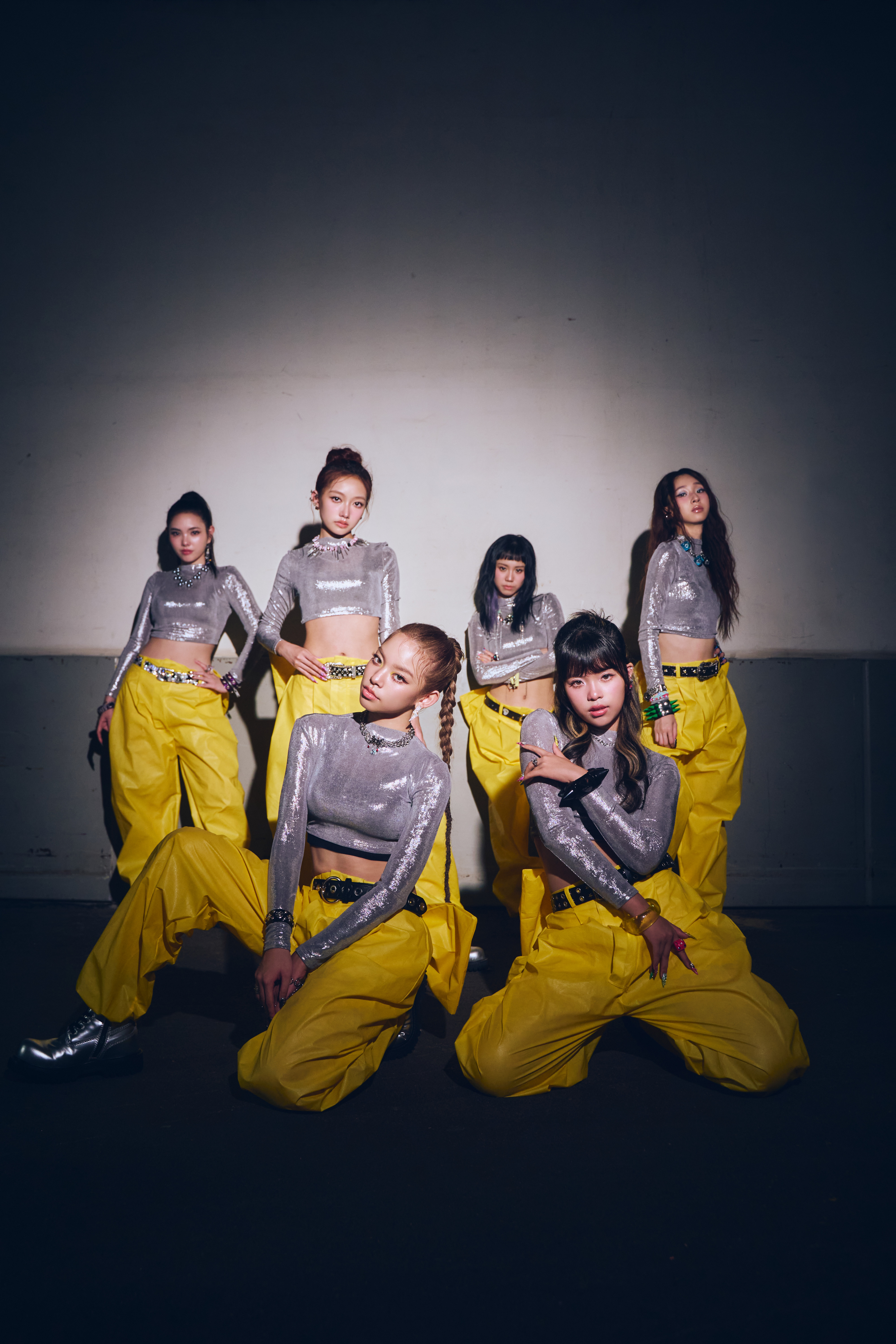 拍MV儘管疲憊，但babyMINT仍覺得十分開心。（左起）Vikky、栩栩、粼粼、品妡、丞妘、熙妍。