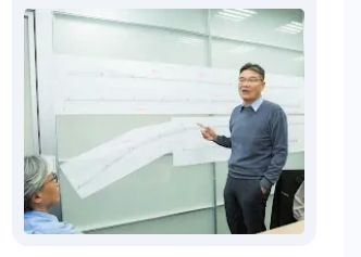 張立雍捨得讓利給員工，十多年前決定上櫃時，就協助老員工認購股票，安倉營造副總理劉治群（左）是他的小學同學，從學生時期一起在工地打工，一路相隨至今。