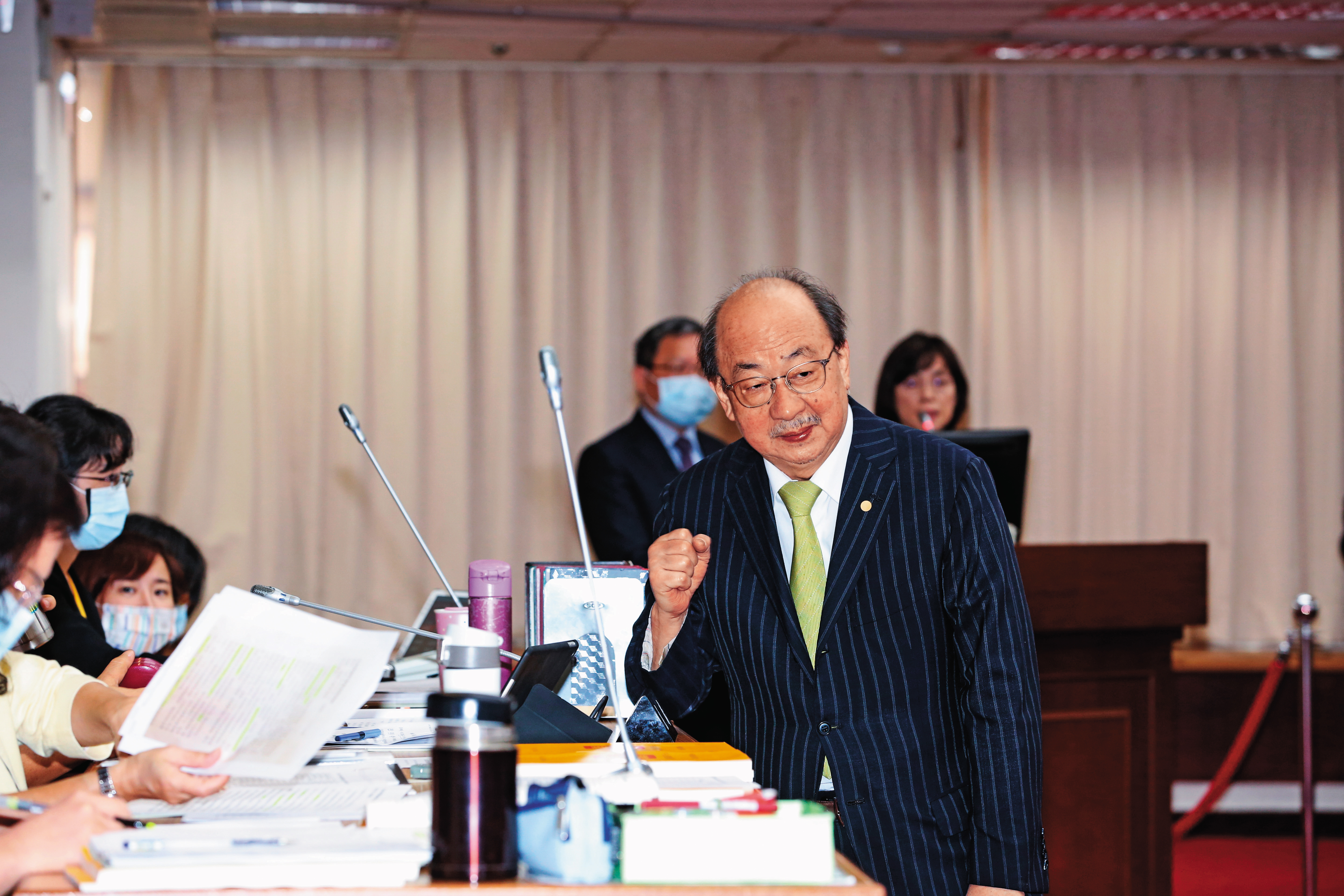 十連霸的柯建銘是綠營最資深立委，在3黨不過半下，角色更顯吃重。