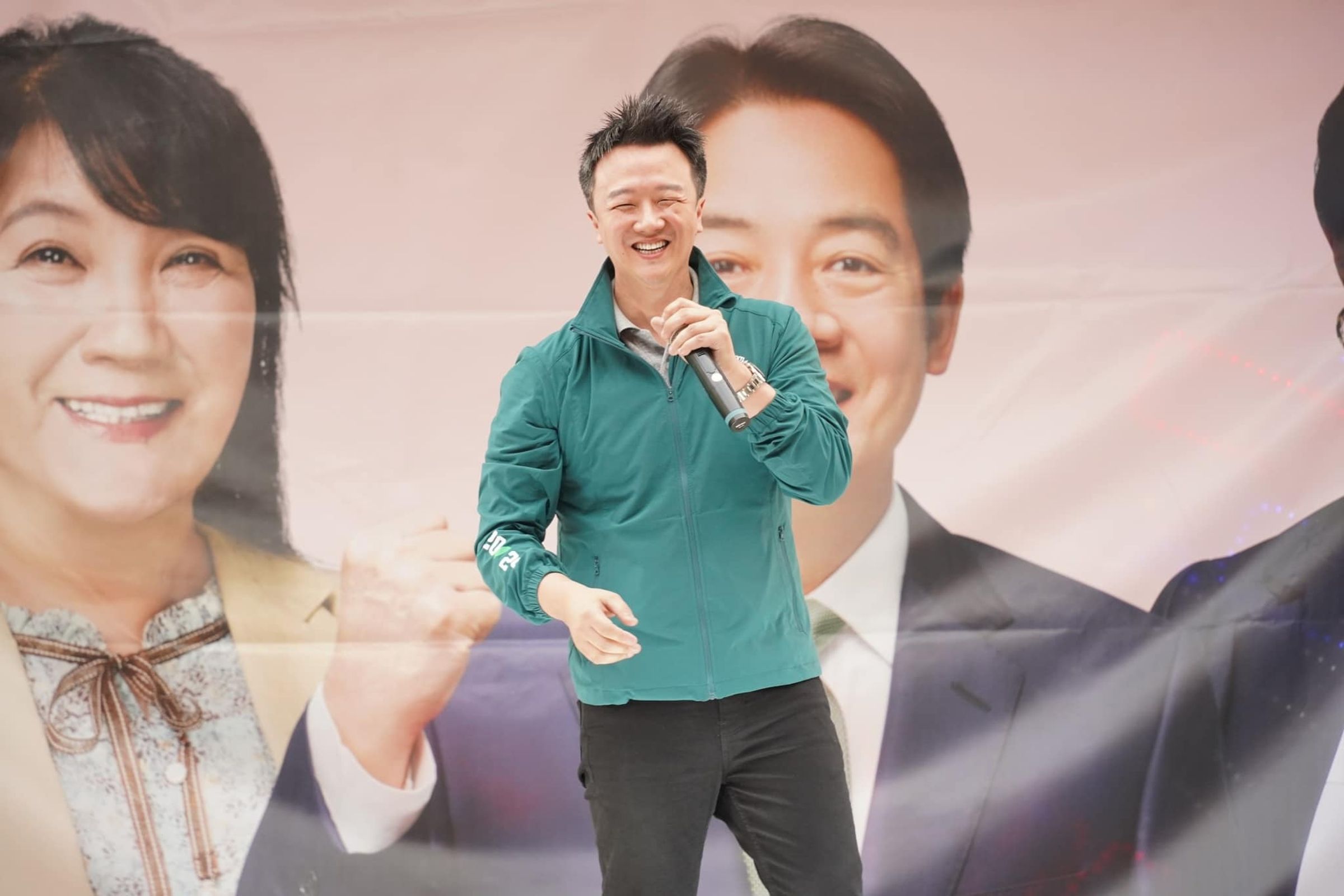 李正皓上週末開車參加造勢害一名婦人跌倒骨折,但他強調當時時速僅5公里左右,且沒有酒駕。(翻攝自李正皓臉書)