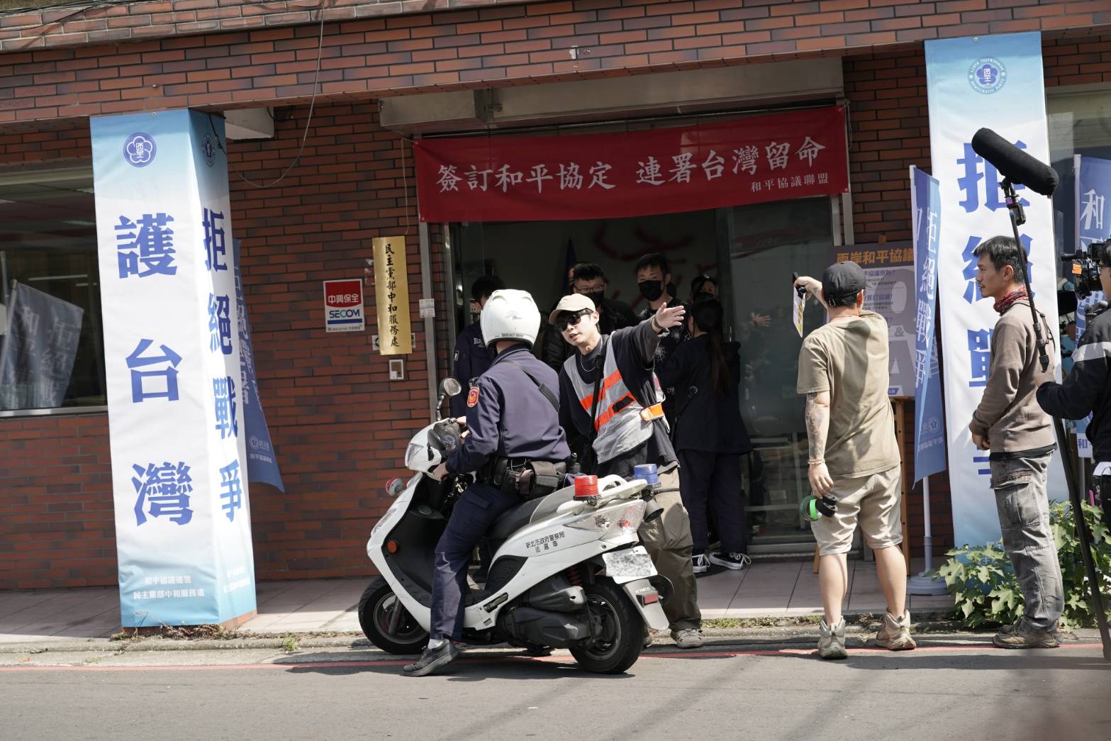 《零日攻擊》拍攝引來真的警察關切。（牽猴子提供）