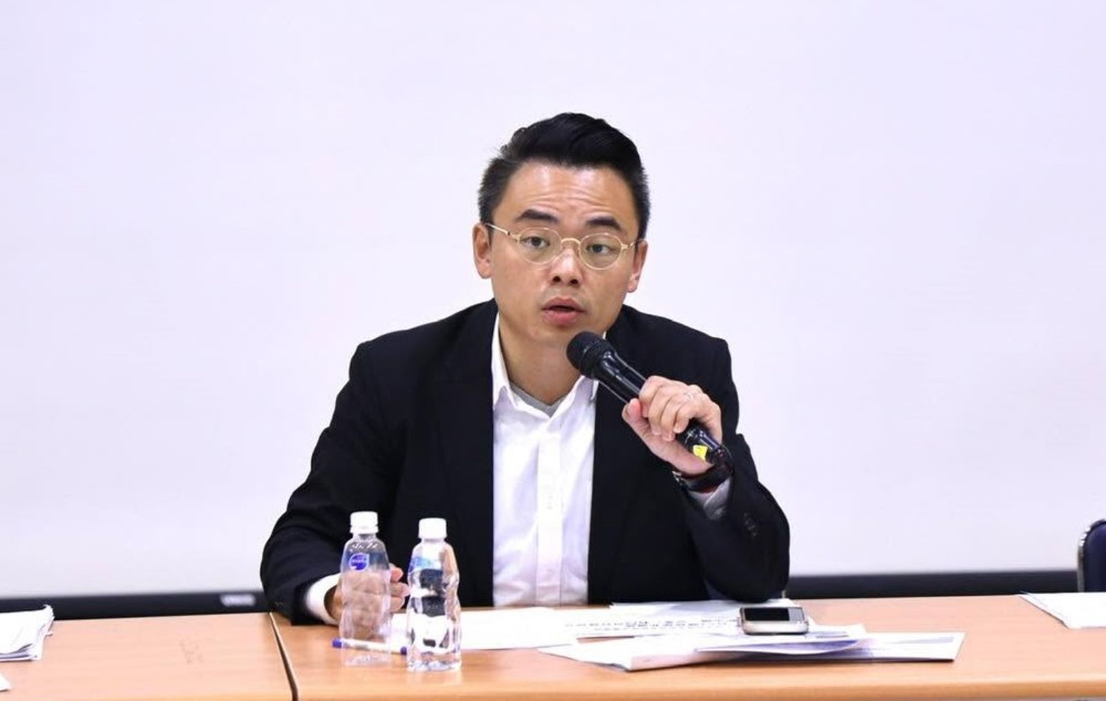 洪孟楷質疑台糖沒通報致癌油「國營企業螺絲鬆了」 網反酸:不敢罵中聯?