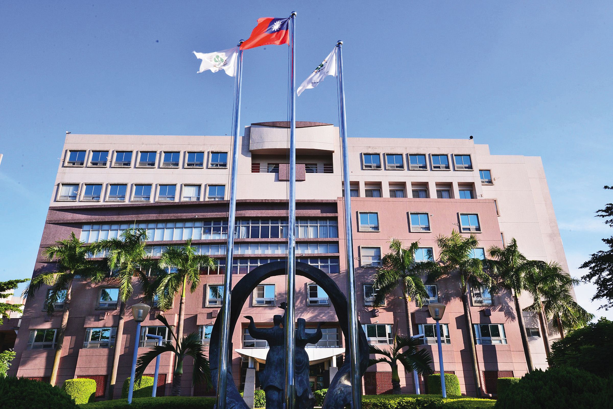 高雄餐旅大學是全台唯一的餐旅類國立大專院校,新任校長遴選預計6月中旬揭曉。(翻攝高雄餐旅大學臉書)