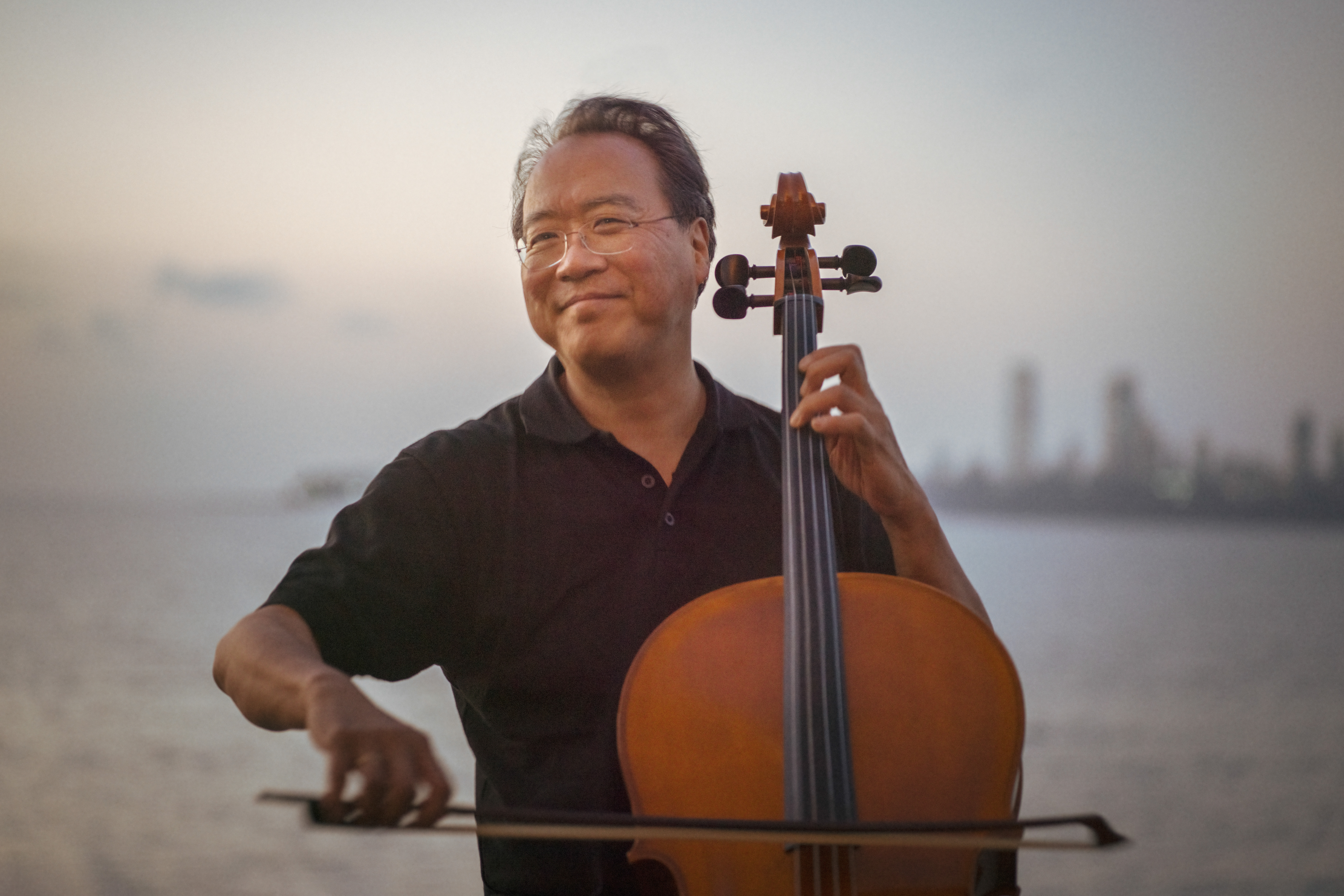 大提琴家馬友友即將邁入70歲,仍以無窮的熱情持續拓展音樂邊界。(牛耳藝術提供)