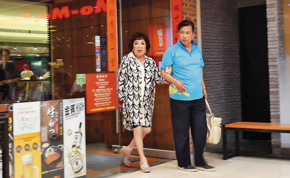 李朝永雖與周遊閨密開房被抓，但正宮仍回收腥夫。（資料照片）