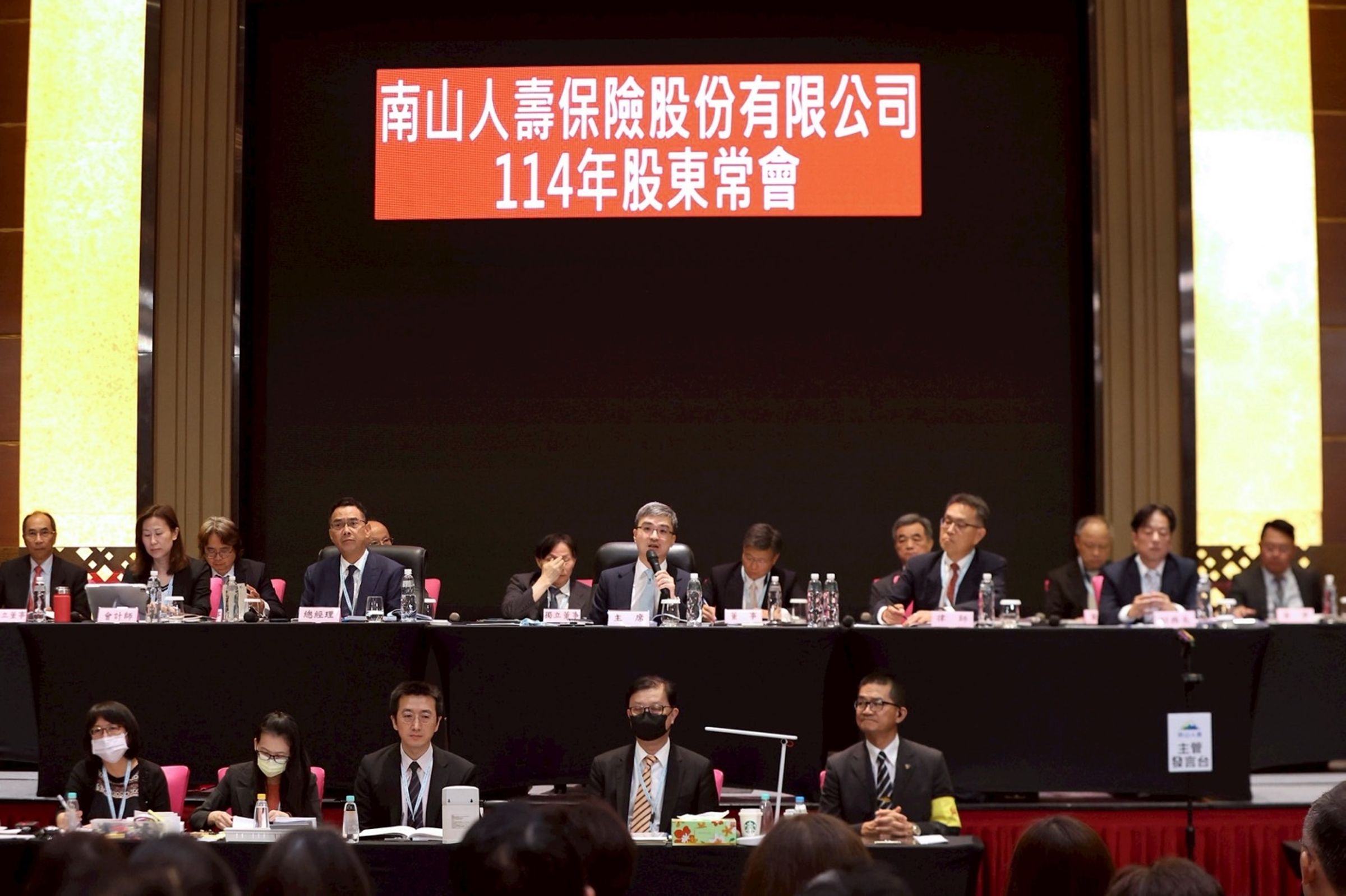 南山人壽舉行股東會，董事長尹崇堯在面對提問時表示，上市一直是持續努力的目標。（南山人壽提供）