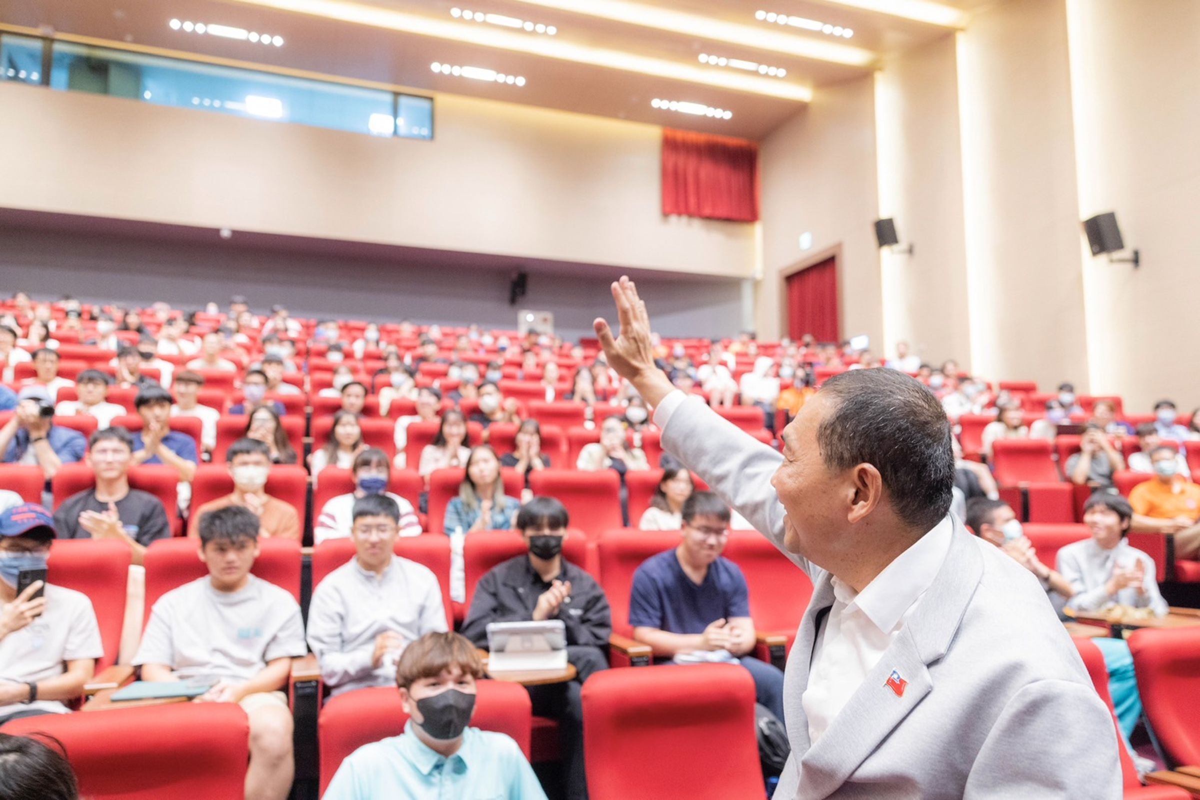 侯友宜18日到國立彰化師範大演講,闡述參選總統理念。(侯競辦提供)