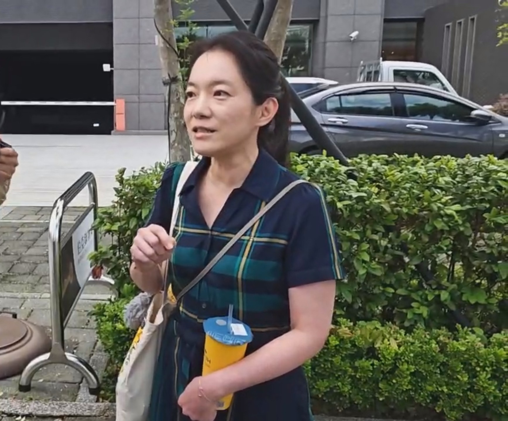 陳幸妤手上的「隔夜飲料」掀議,店家親自回應了。