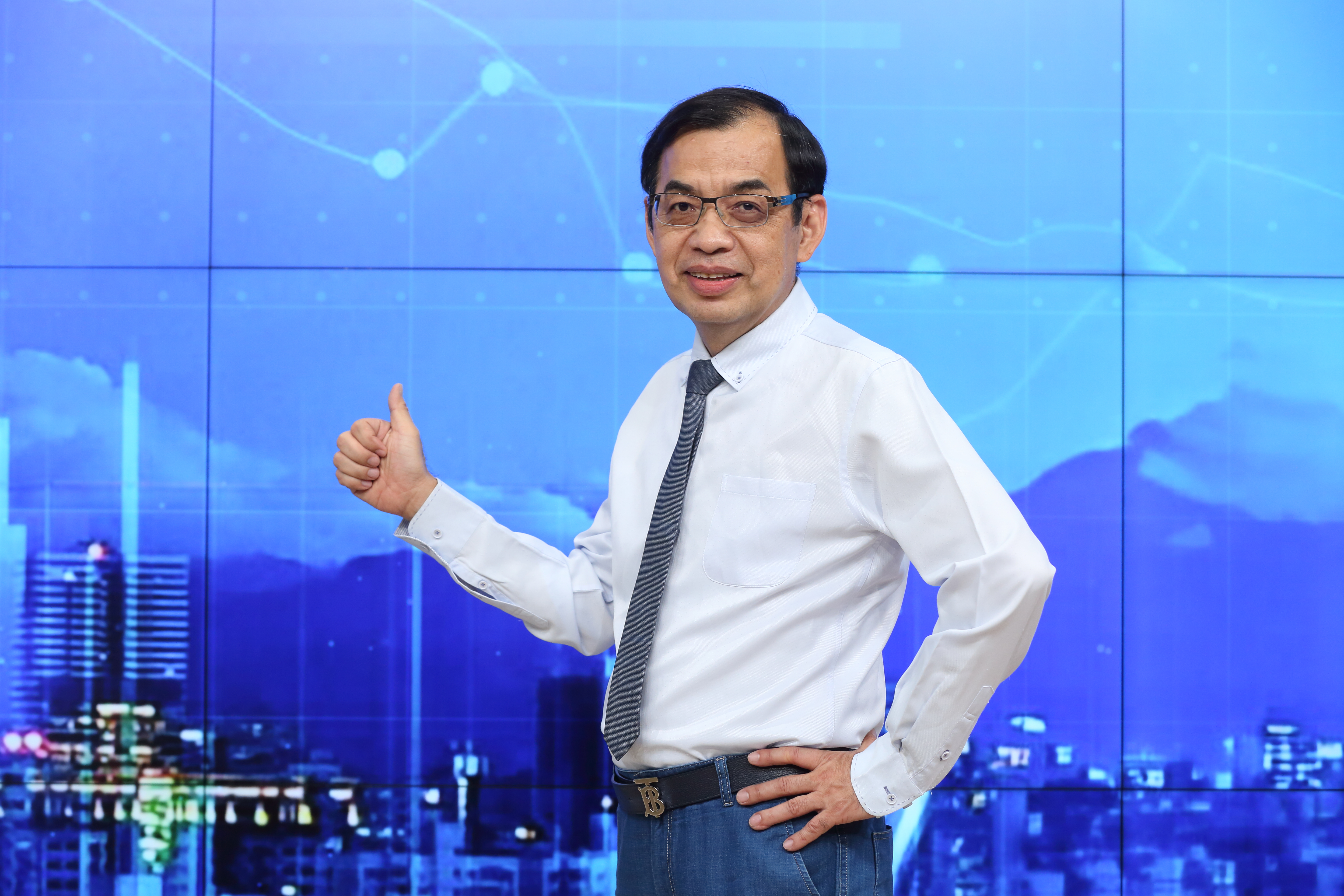 億元教授鄭廳宜表示，美國聯準會降息在即，債券多頭列車快開了。