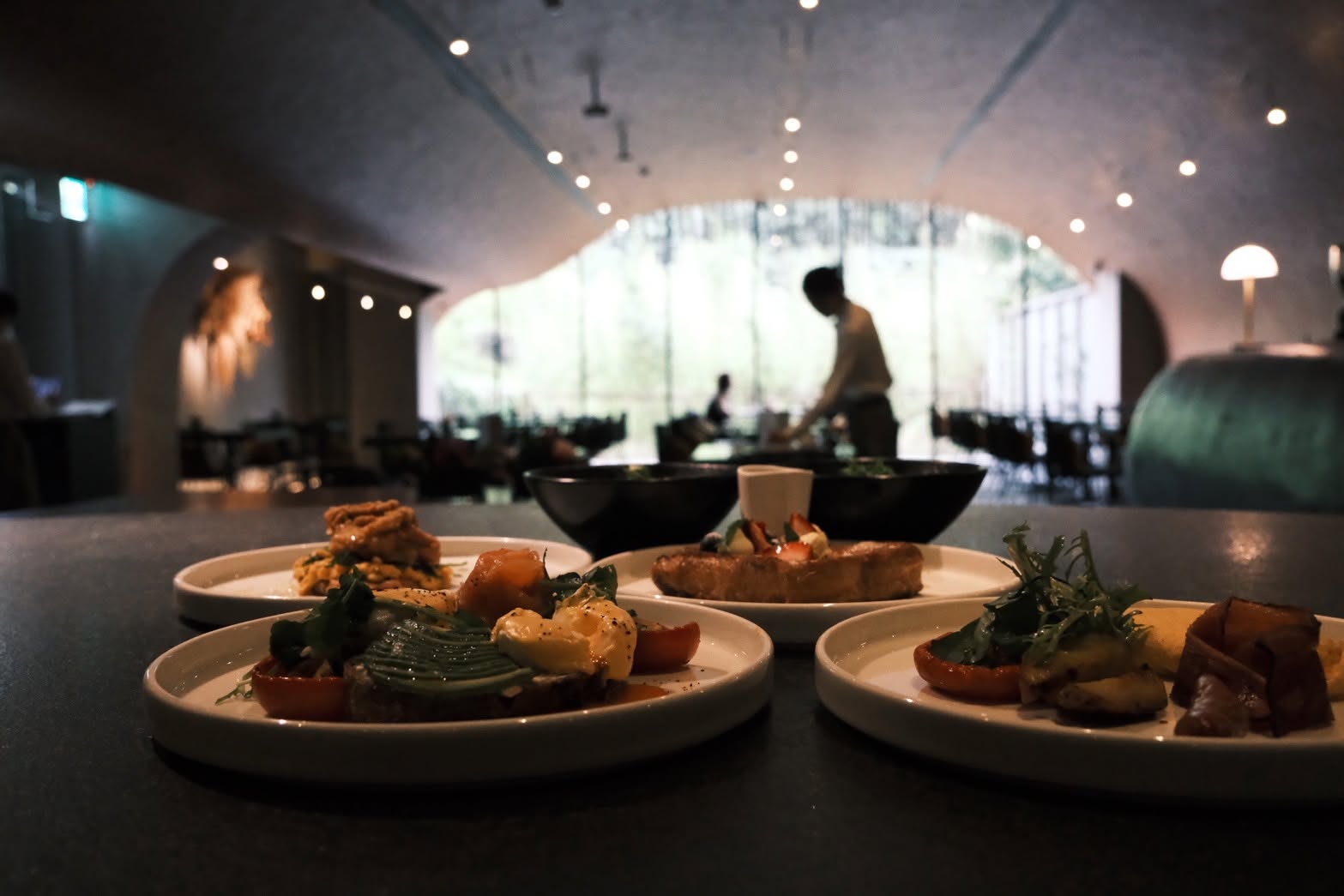 早午餐除了供應宜花在地特色風味料理外,早餐自助吧提供原生蔬菜、低溫烘焙堅果與果乾等在地食材。(雲品國際提供)