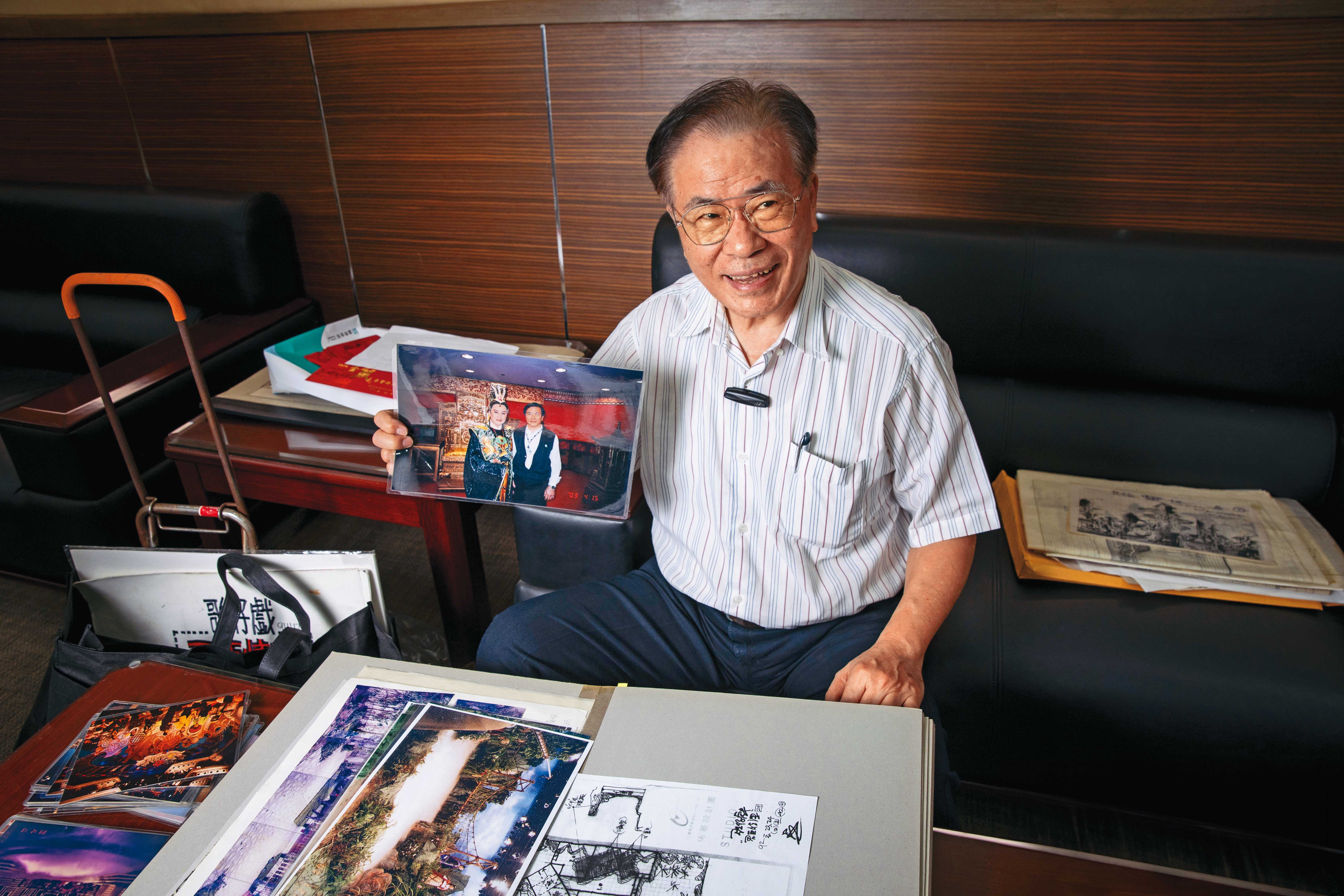 吳進成過去是《龍兄虎弟》、楊麗花歌仔戲的美術指導，曾以8點檔《新白娘子傳奇》入圍金鐘獎。