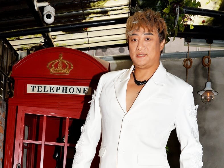 「骨癌歌手」蘇柏臻成功抗癌20年，本月首發個人台語EP《三月雪的夢》。（酷思玩娛樂提供）