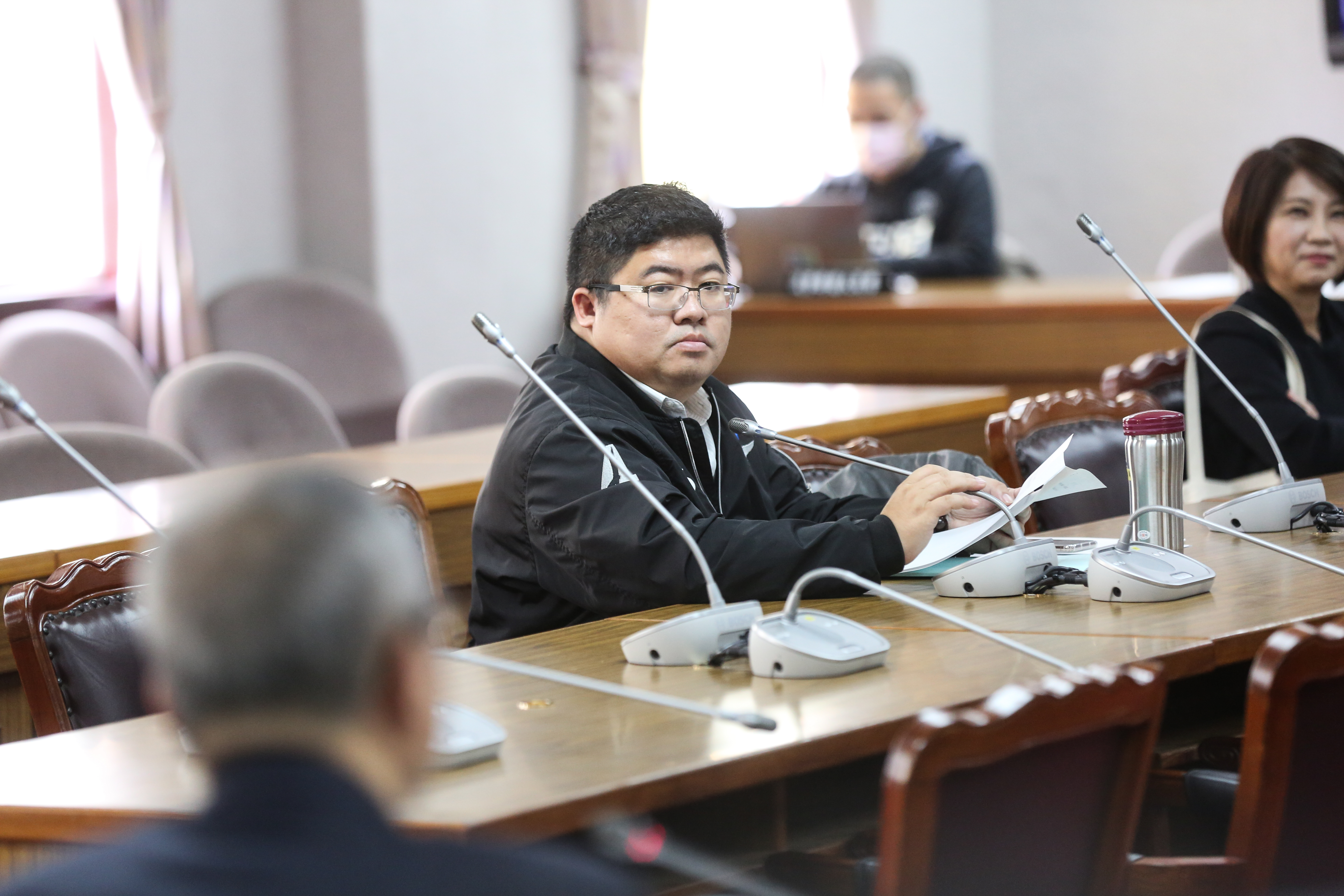 蔡易餘今回嗆賴士葆，國民黨頭殼壞掉，幹嘛提出大罷免，直接提出倒閣就好了。（本刊資料照）