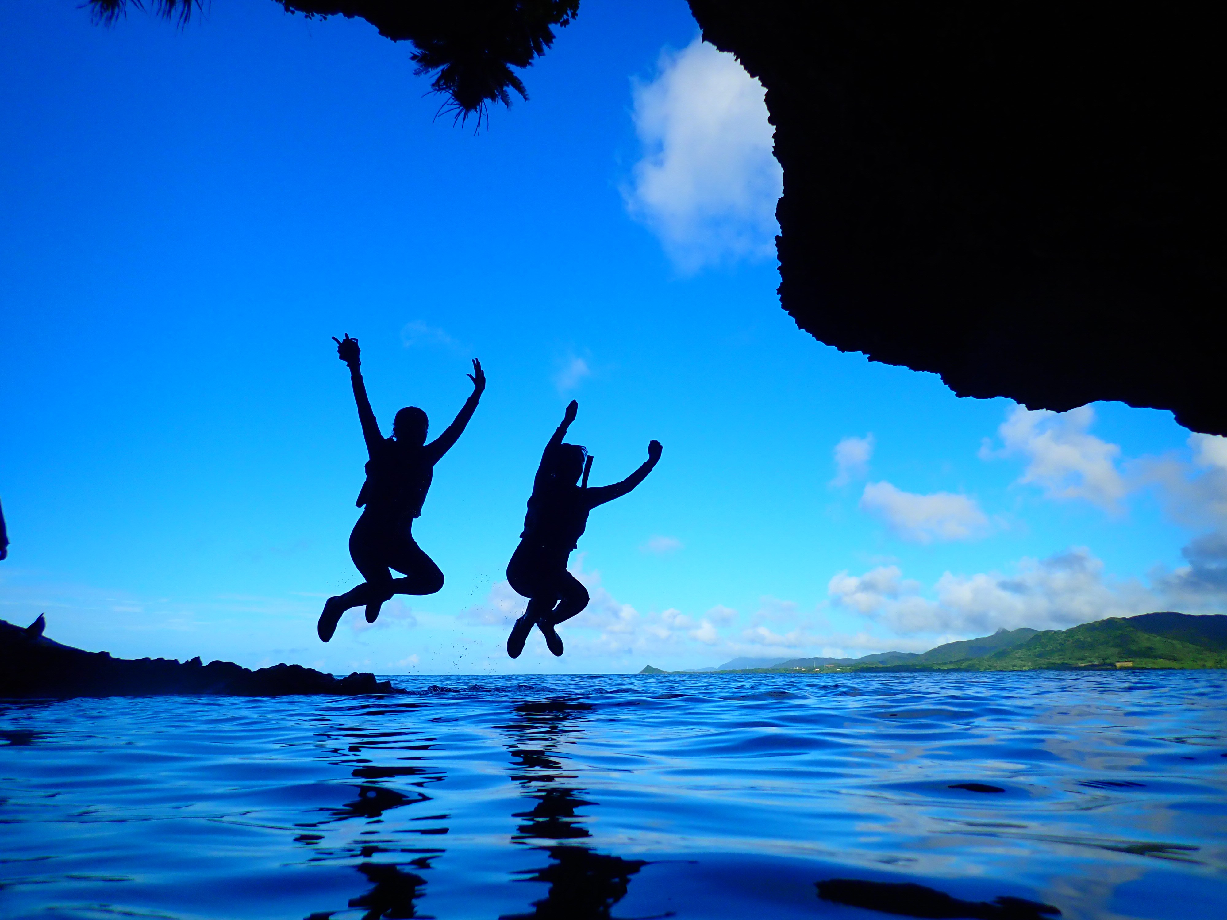 浮潛勝地「藍洞」和絕美無人島「夢幻島」，在浮潛時欣賞珊瑚礁、海龜與熱帶魚群景色，盡情探索海域。（Klook提供）