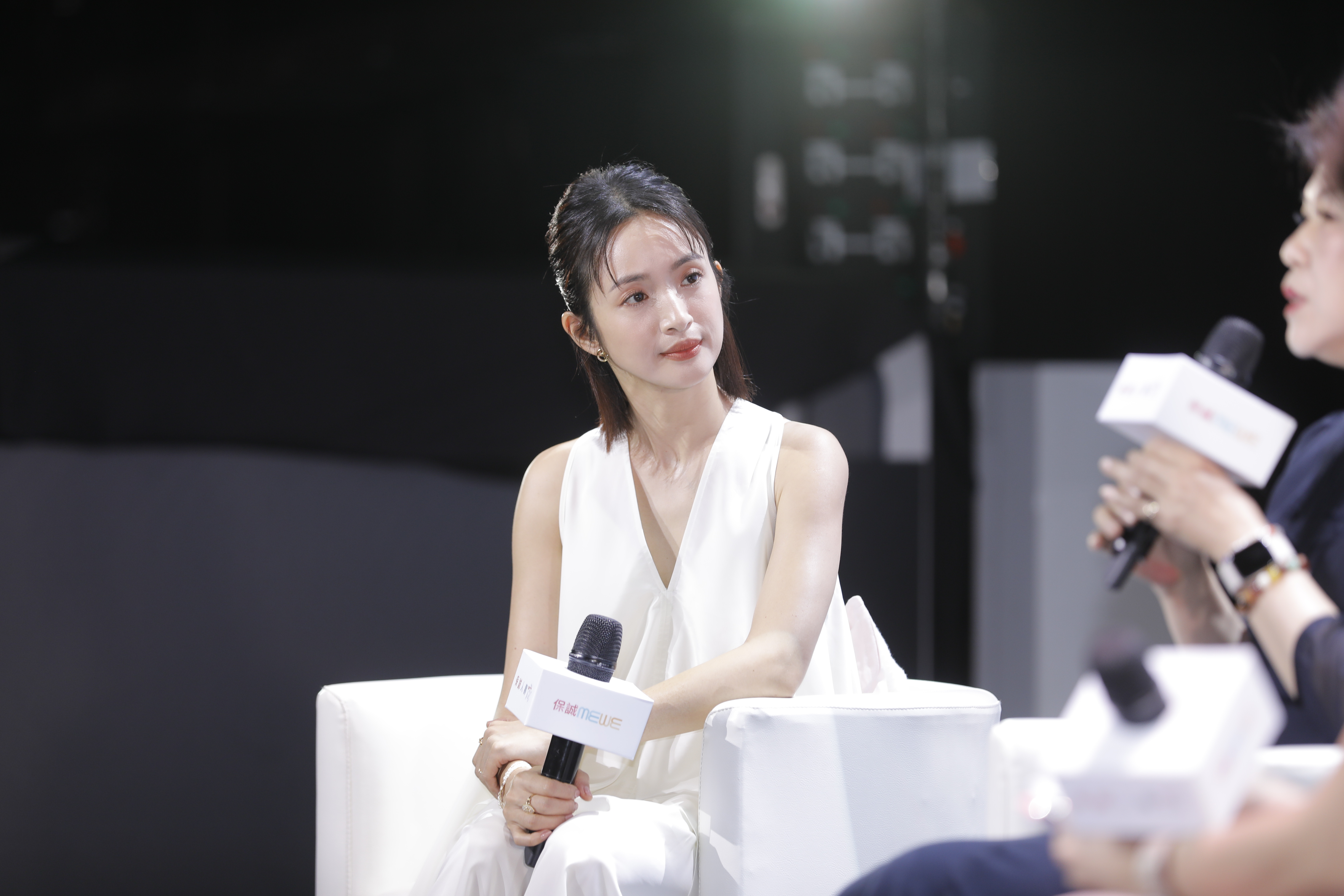 林依晨直球對決，希望大家尊重她的認同。