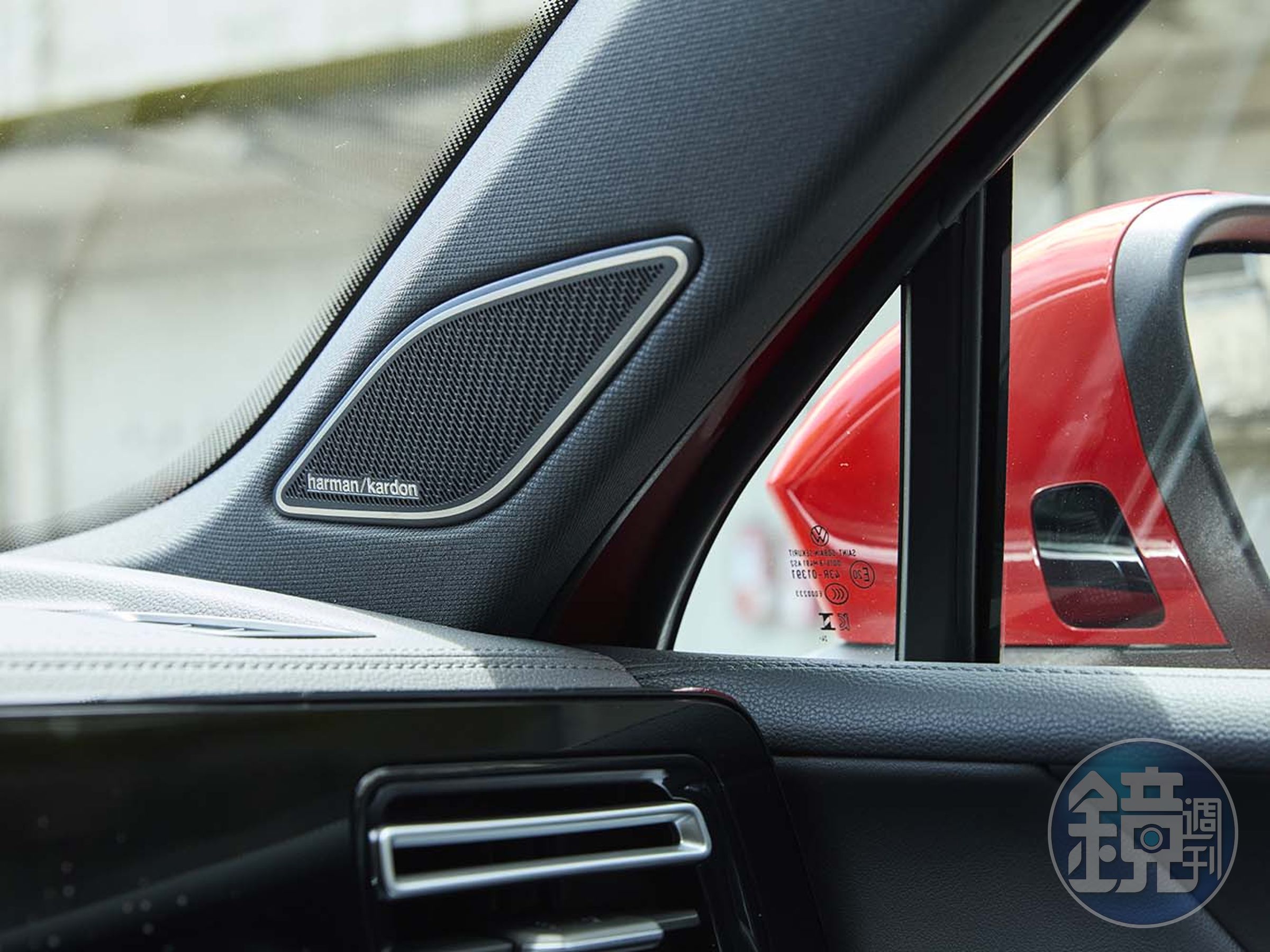 全車配備了多達11支揚聲器的Harman Kardon音響。