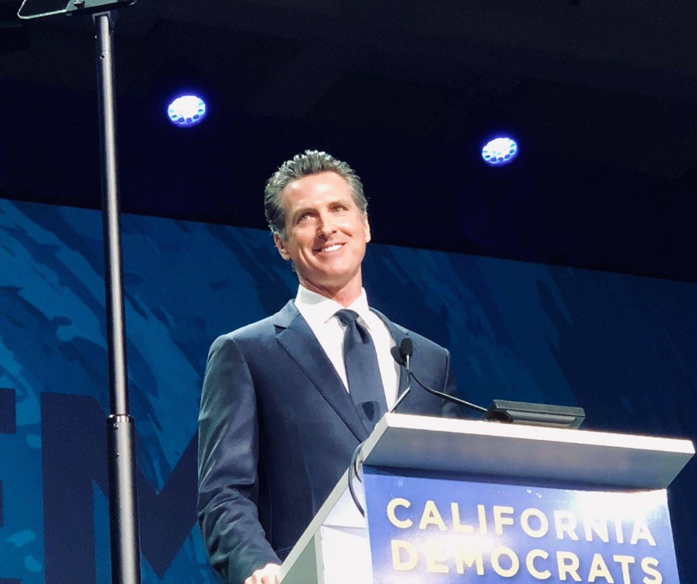 美國加州州長紐森（Gavin Newsom）認為關稅戰違法，週三宣布起訴川普。（翻攝自Gavin Newsom臉書）