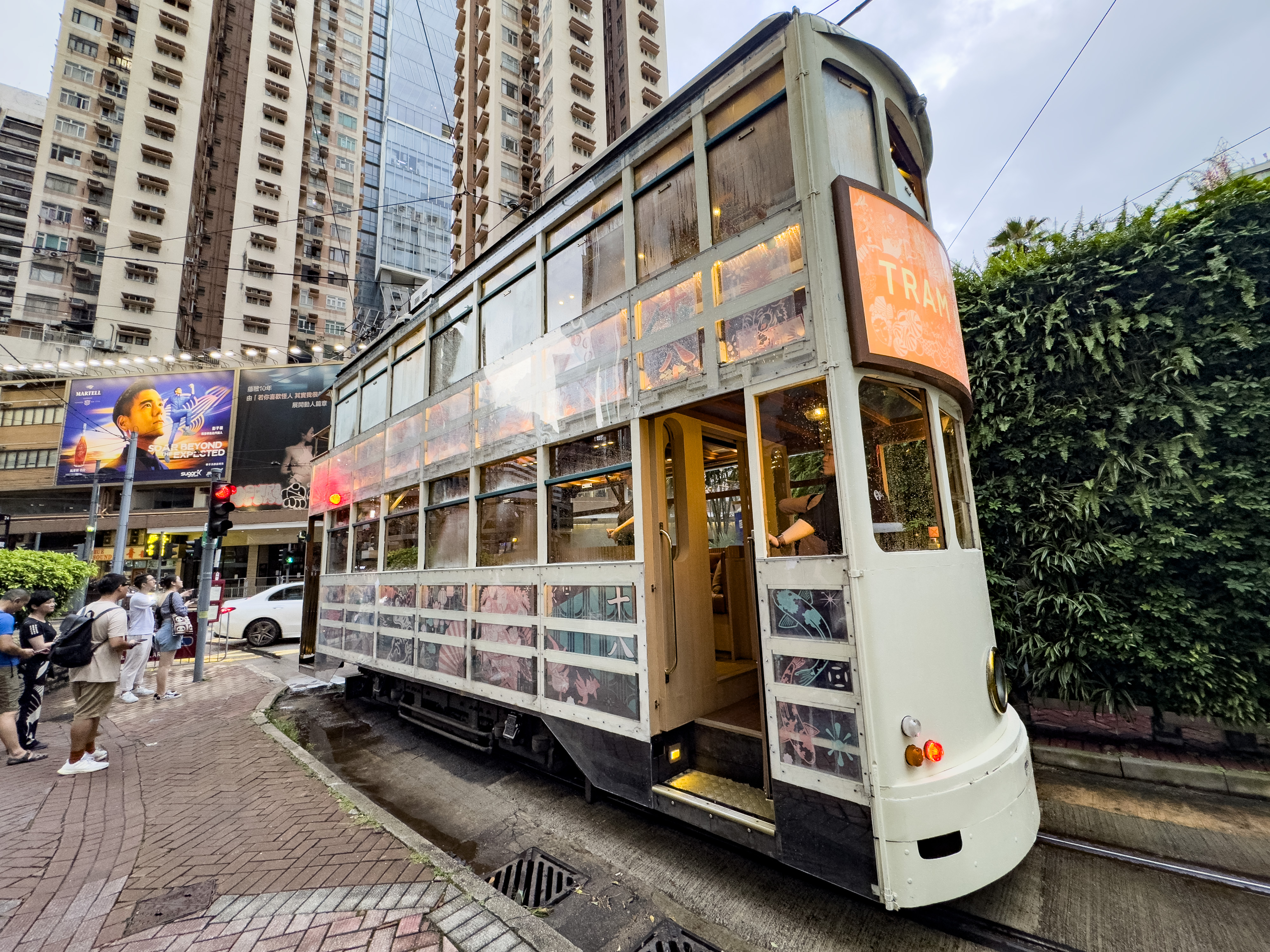 2021年完成翻新的派對電車「TRAM No.18」，是目前唯一上下兩層都裝設空調的電車，只提供私人租借。