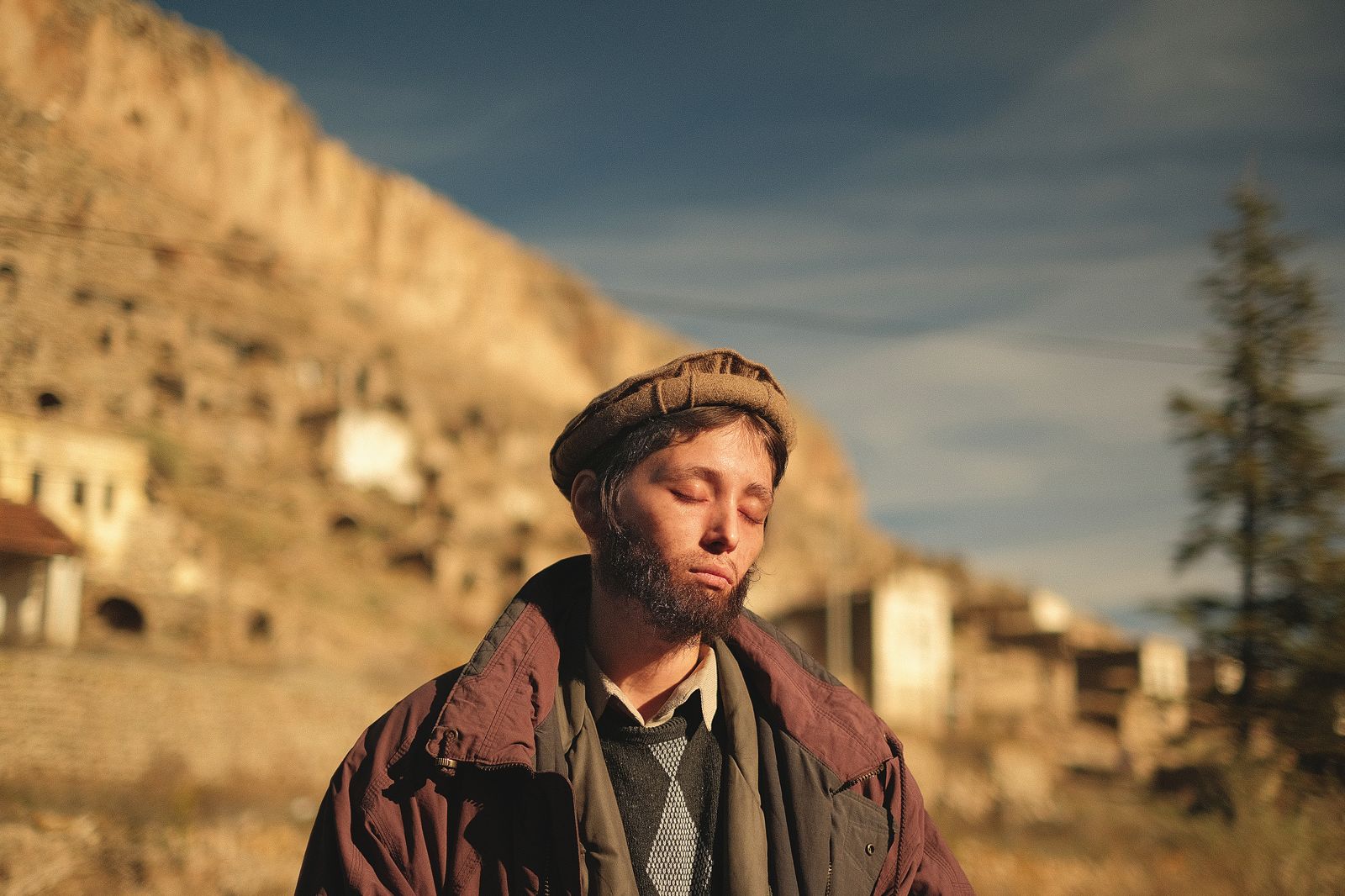 入選今年東京影展的土耳其電影《島嶼電影院》（暫譯）描繪一位母親扮成男人，尋找遭塔利班綁架的愛兒。（東京國際影展提供）