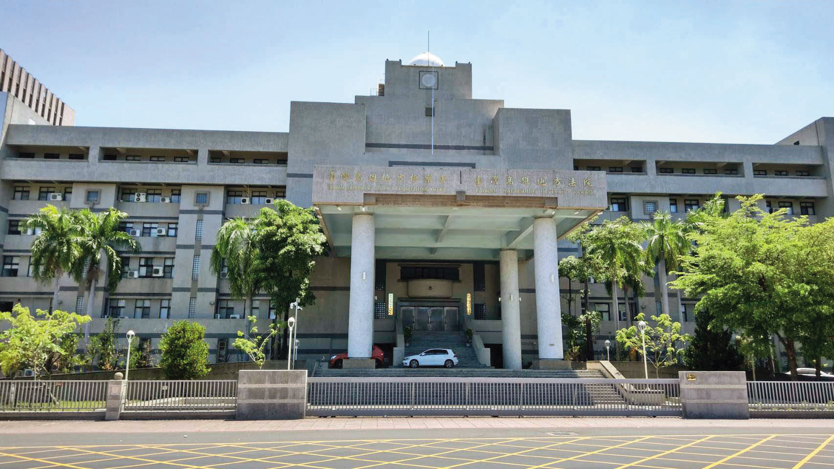 高雄地院（圖）同意法官張浩銘調職，但新北地院拒收，衍生出盜帳號假案。