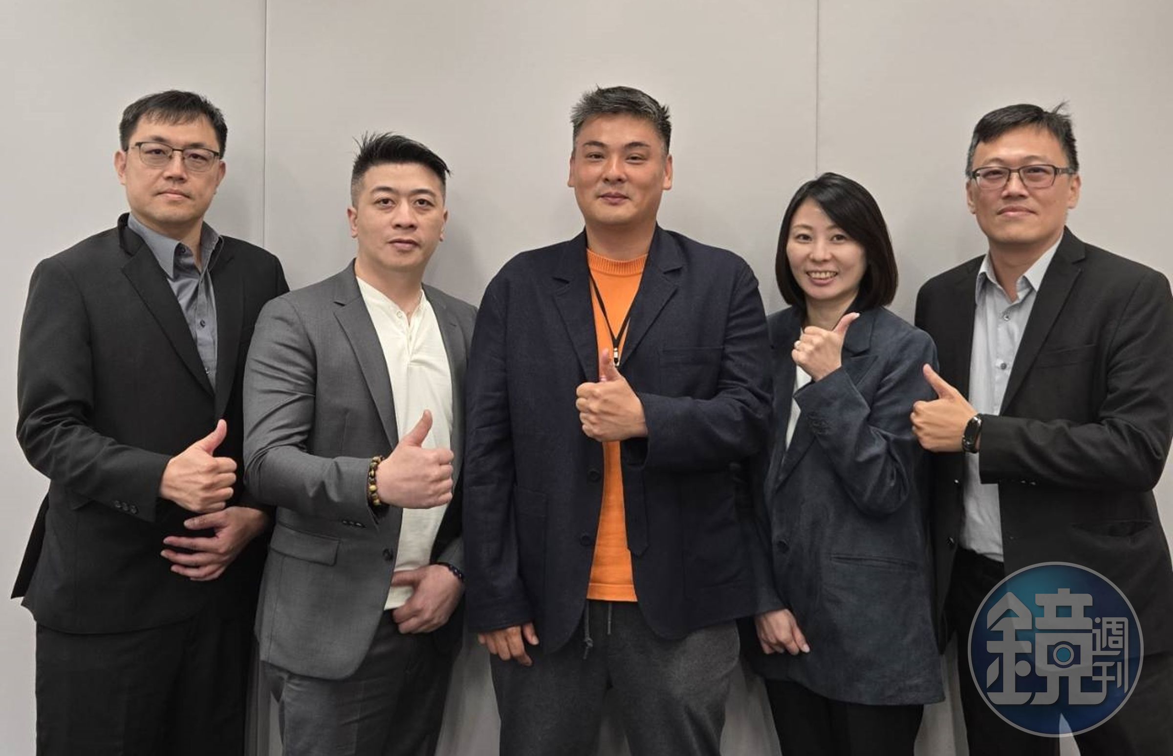 豊漁餐飲集團董事長朱𩃀理(中)從泰順街僅8席的「初魚料亭」起家,做到去年年收10億元,26日即將登錄興櫃。