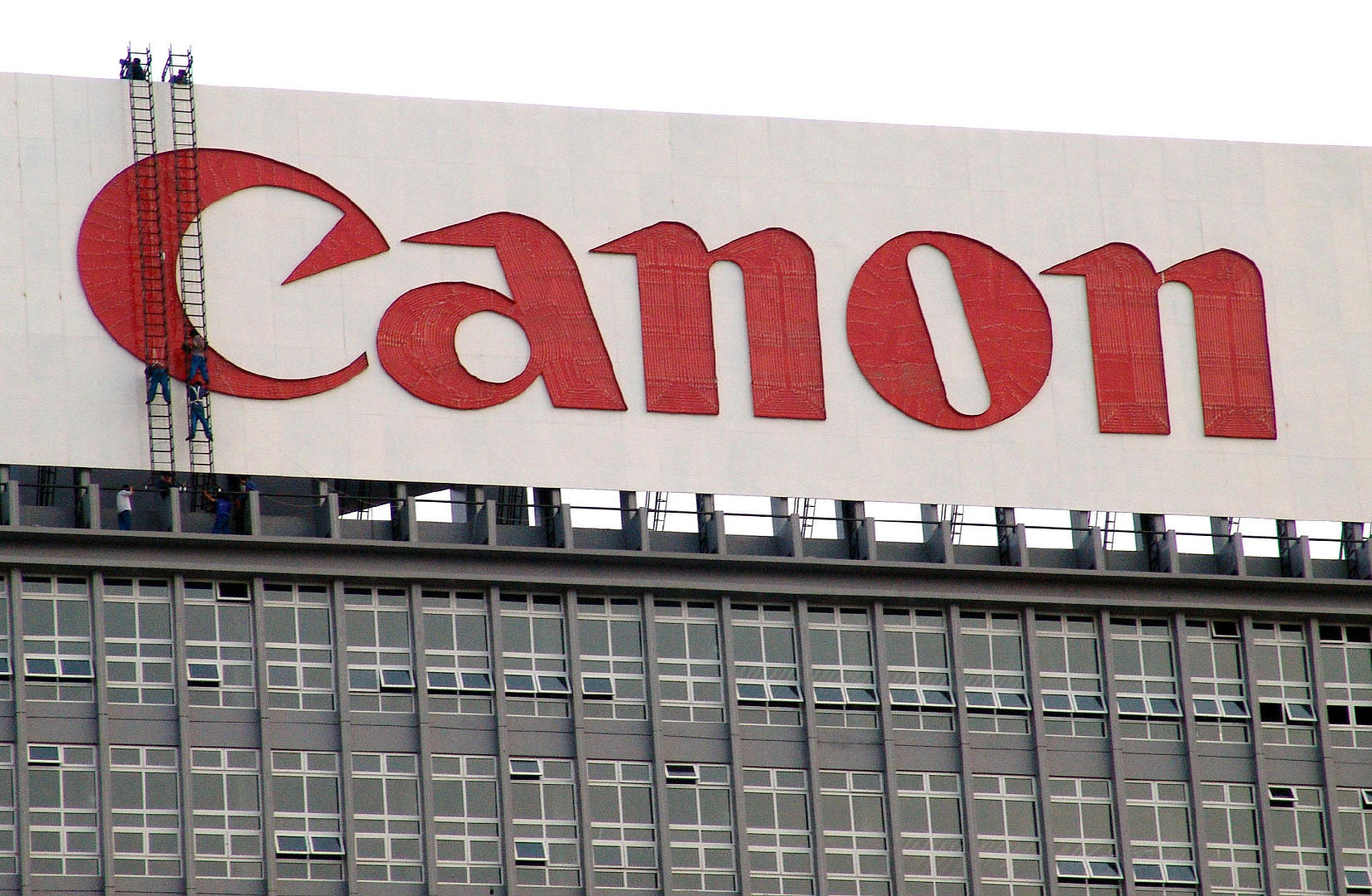 日企佳能近期關閉中國廣東工廠，祭出優惠的資遣費。（翻攝微博）