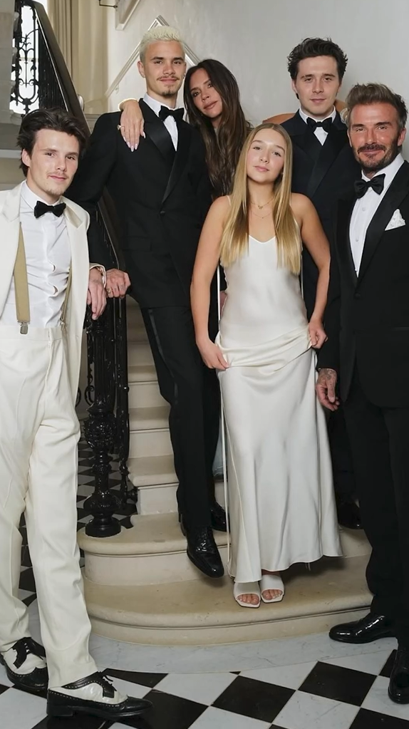 貝克漢與維多利亞育有3子1女,轉眼間哈珀已經13歲。(翻攝Victoria Beckham IG)