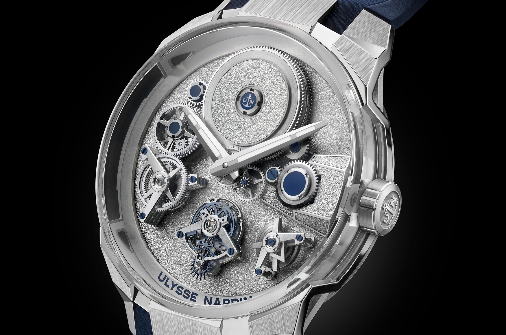 Ulysse Nardin Blast Free Wheel Maillechort擁有 7 天動力儲存,採用內切棱角的白金錶殼,以及由德國銀製成的溫暖銀色錶盤。