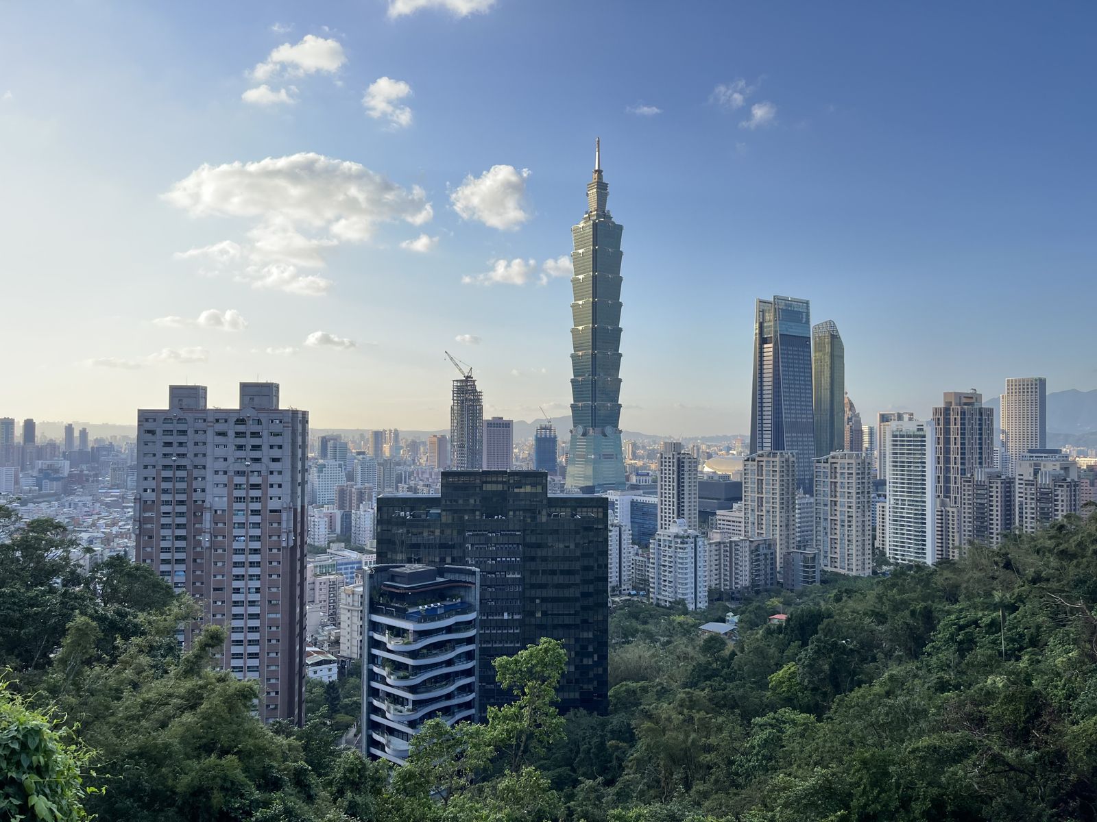 永慶統計聯徵中心數據,近十年購屋主力年齡為30至40歲,台北市購屋主力則落在40至50歲。(房市示意圖)