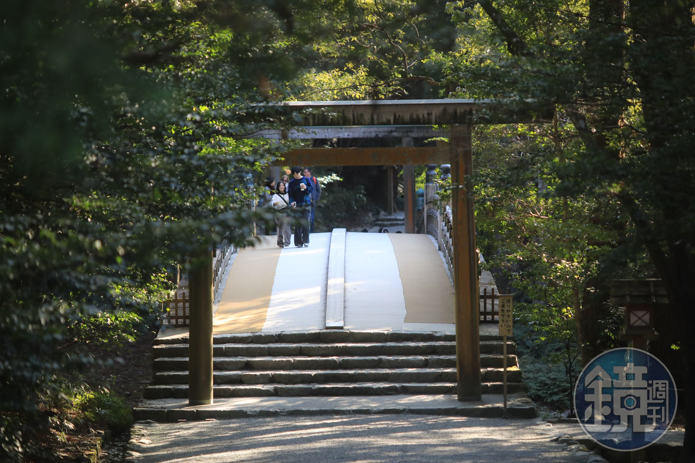 被日本人認為「一生必須參拜一次」的「伊勢神宮」,主神為日本皇室的祖神天照大御神與豐受大御神,在眾神社中享有崇高地位。