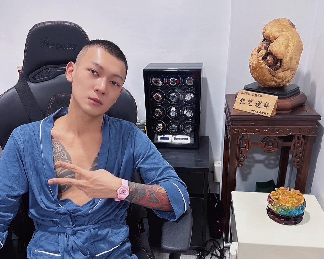 網紅鳳梨15日晚間遭歹徒開槍襲擊。（翻攝鳳梨臉書）