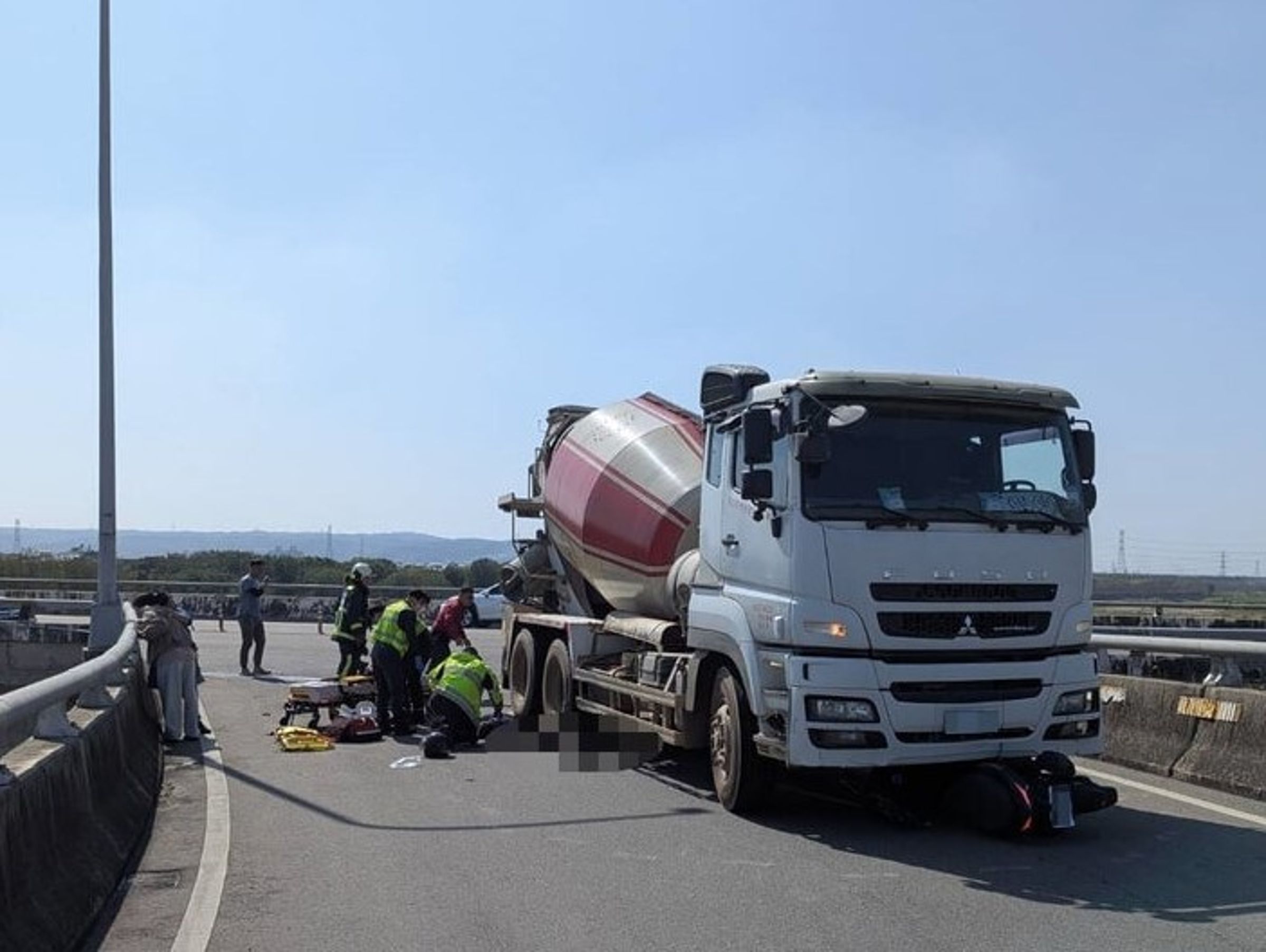台中市烏日區溪南橋今日下午發生死亡車禍。（翻攝畫面）
