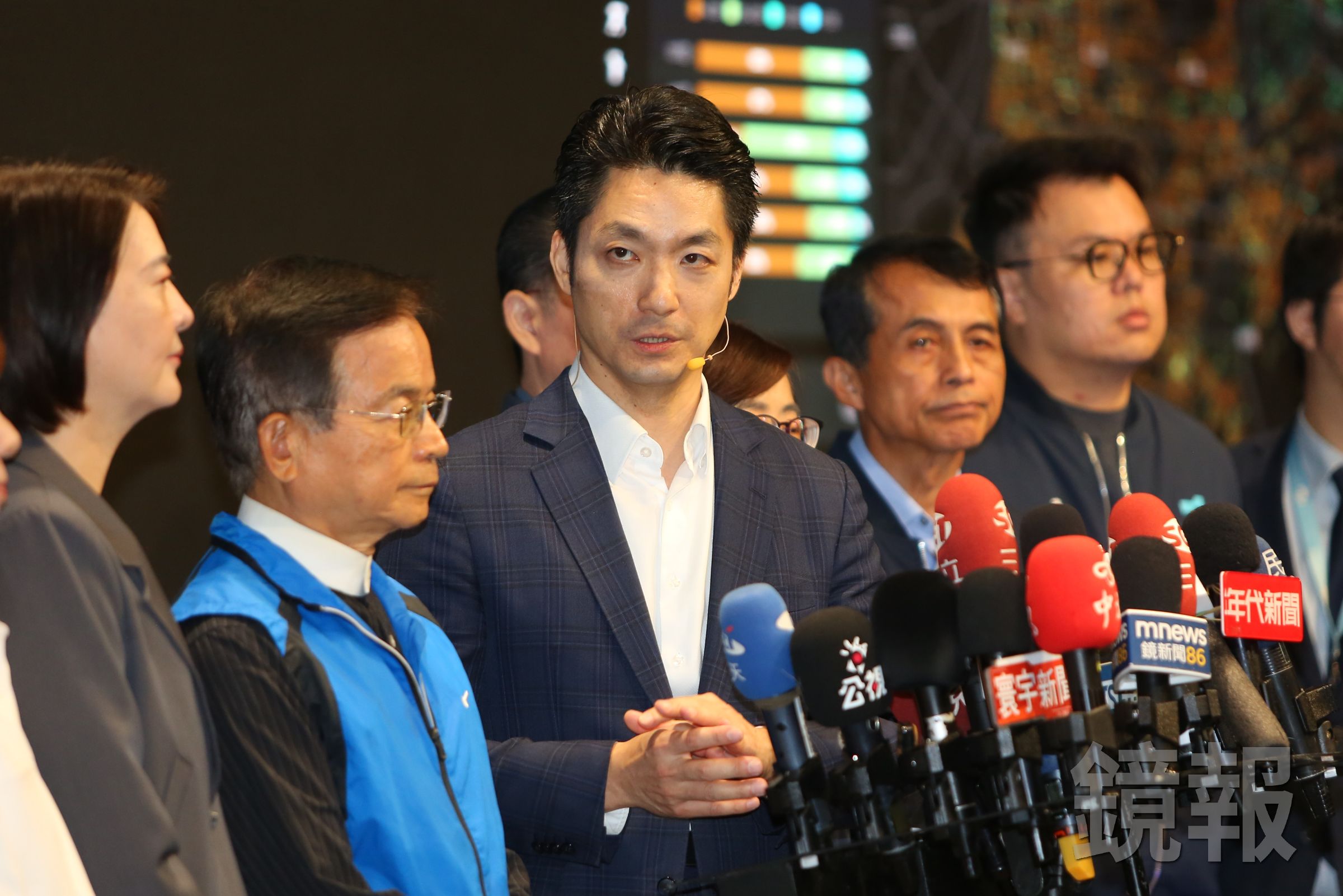 蔣萬安今提出松機遷移的計畫，王鴻薇等國民黨立委現身大表支持。（鏡報姜永年）