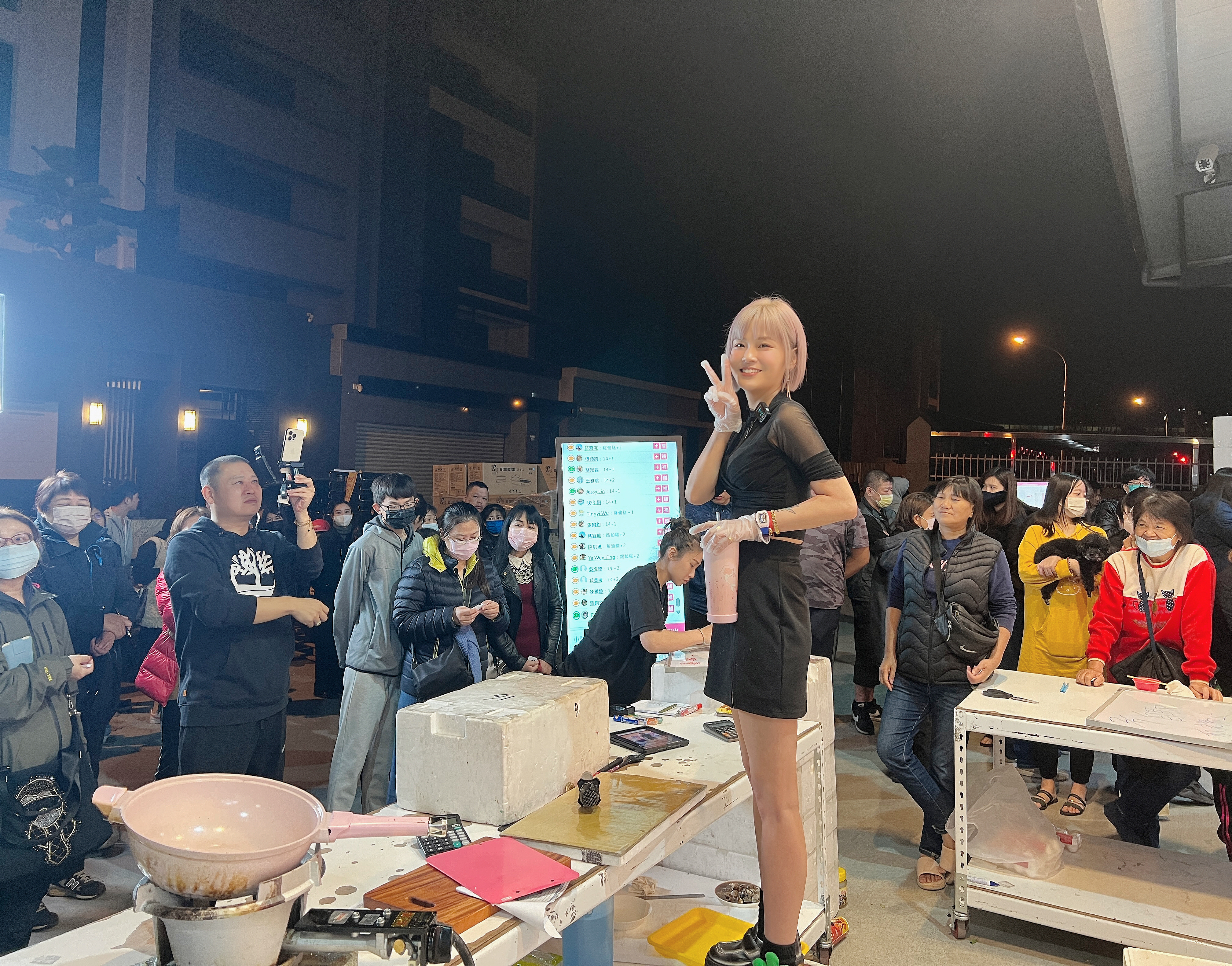 李明珊前天因舉行實體活動吸引大批民眾。(樓頂揪樓下提供)