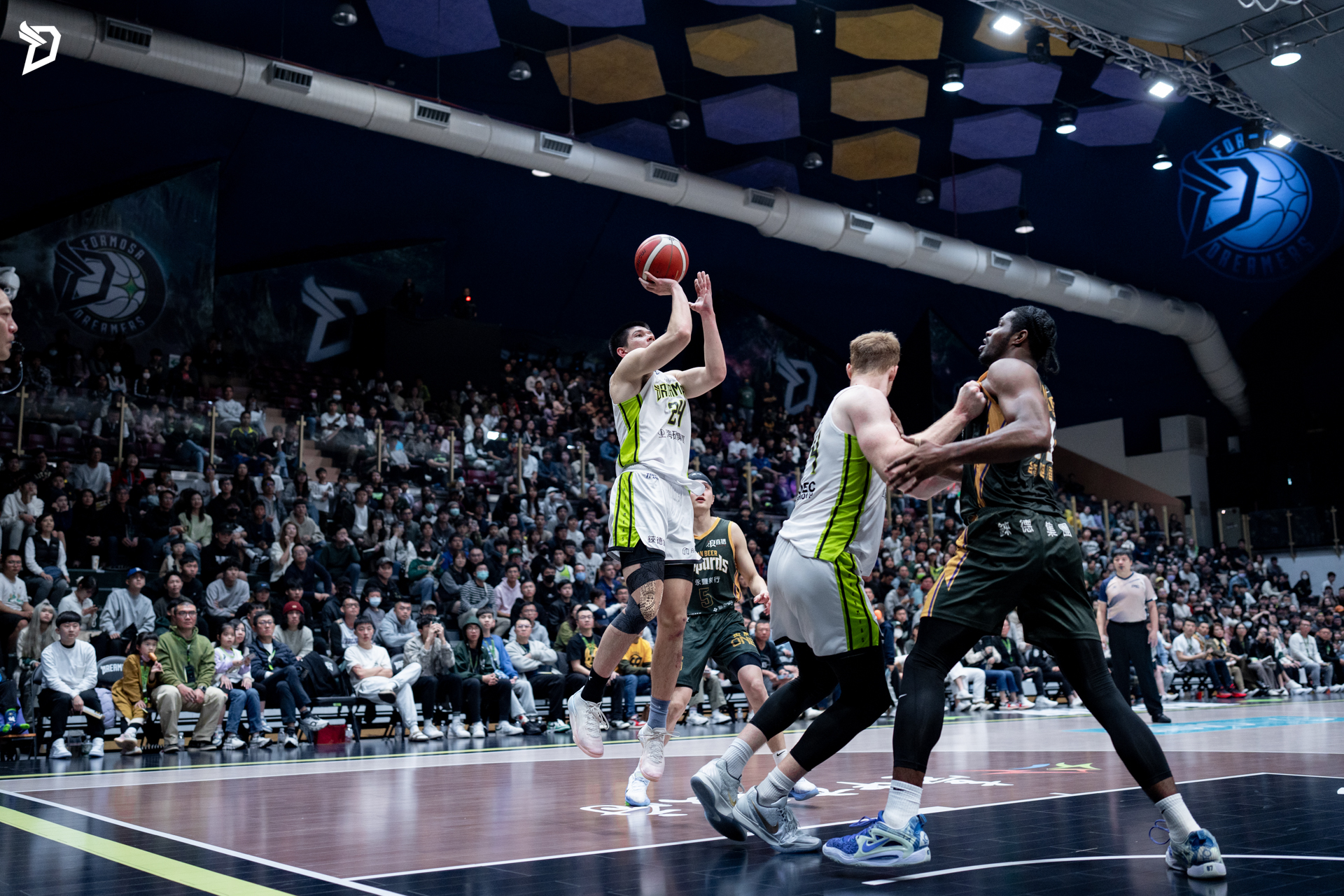 福爾摩沙夢想家1月4日對上桃園台啤永豐雲豹，第4節罰球時啦啦隊唱歌干擾引發爭議。（翻攝自Formosa Dreamers 福爾摩沙夢想家臉書）