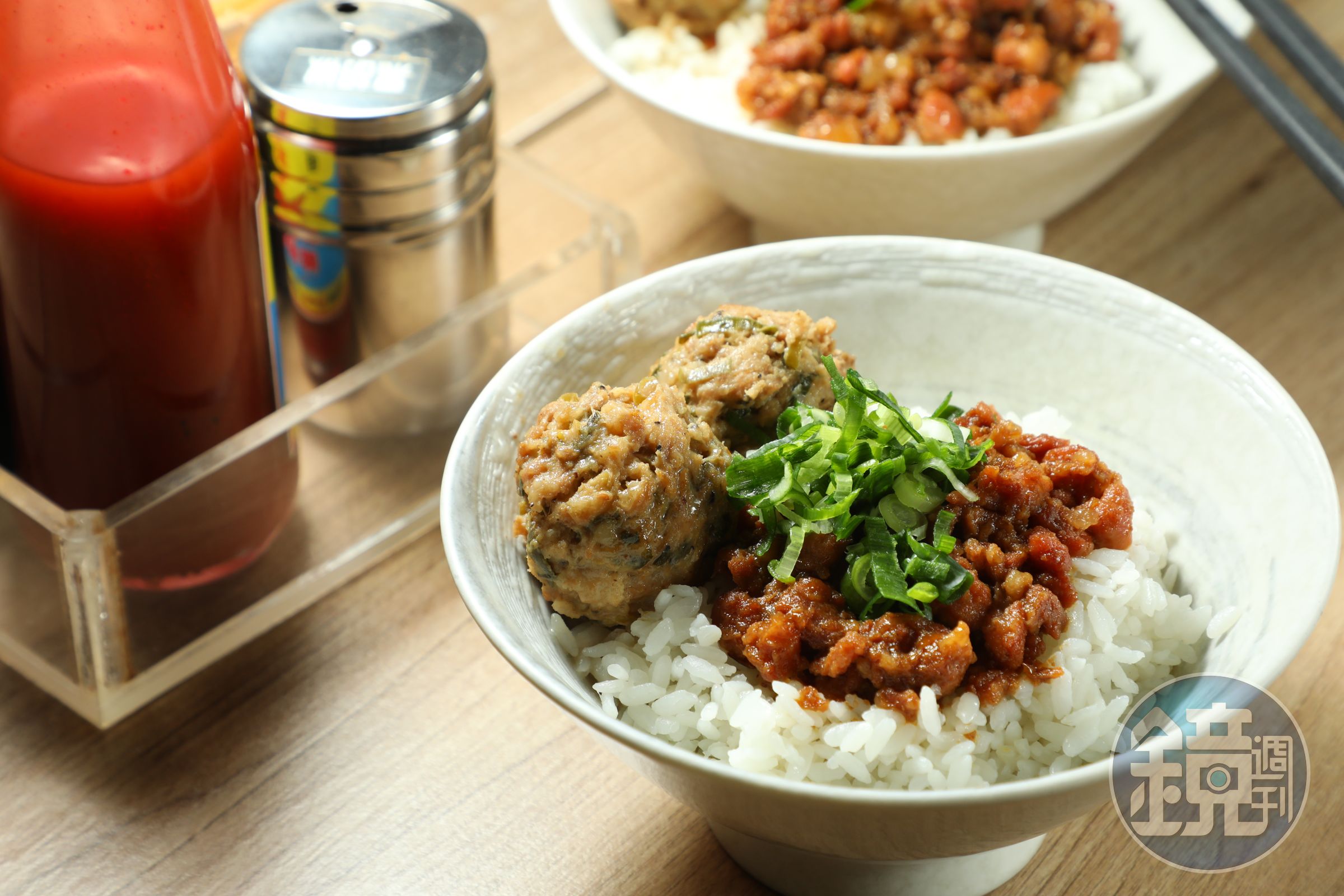「肉丸仔飯」是肉臊與肉丸雙重享受的組合。（75元／份）