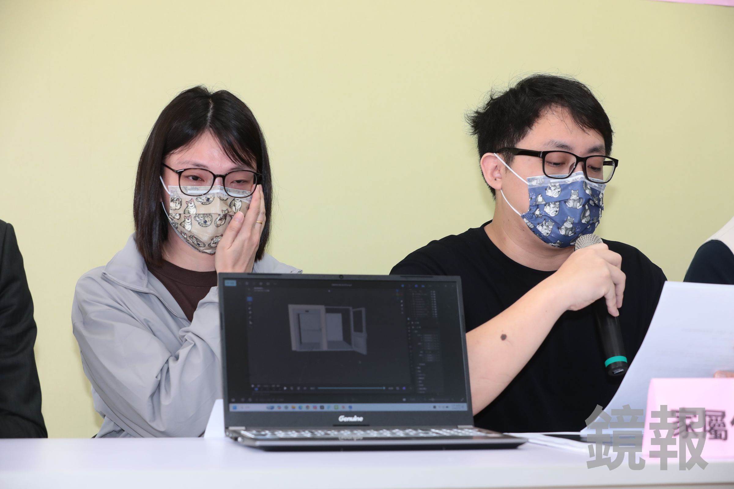 密室逃脫女員工搶救多天後,仍宣告不治,家屬今天召開記者會。(鏡報林煒凱攝)