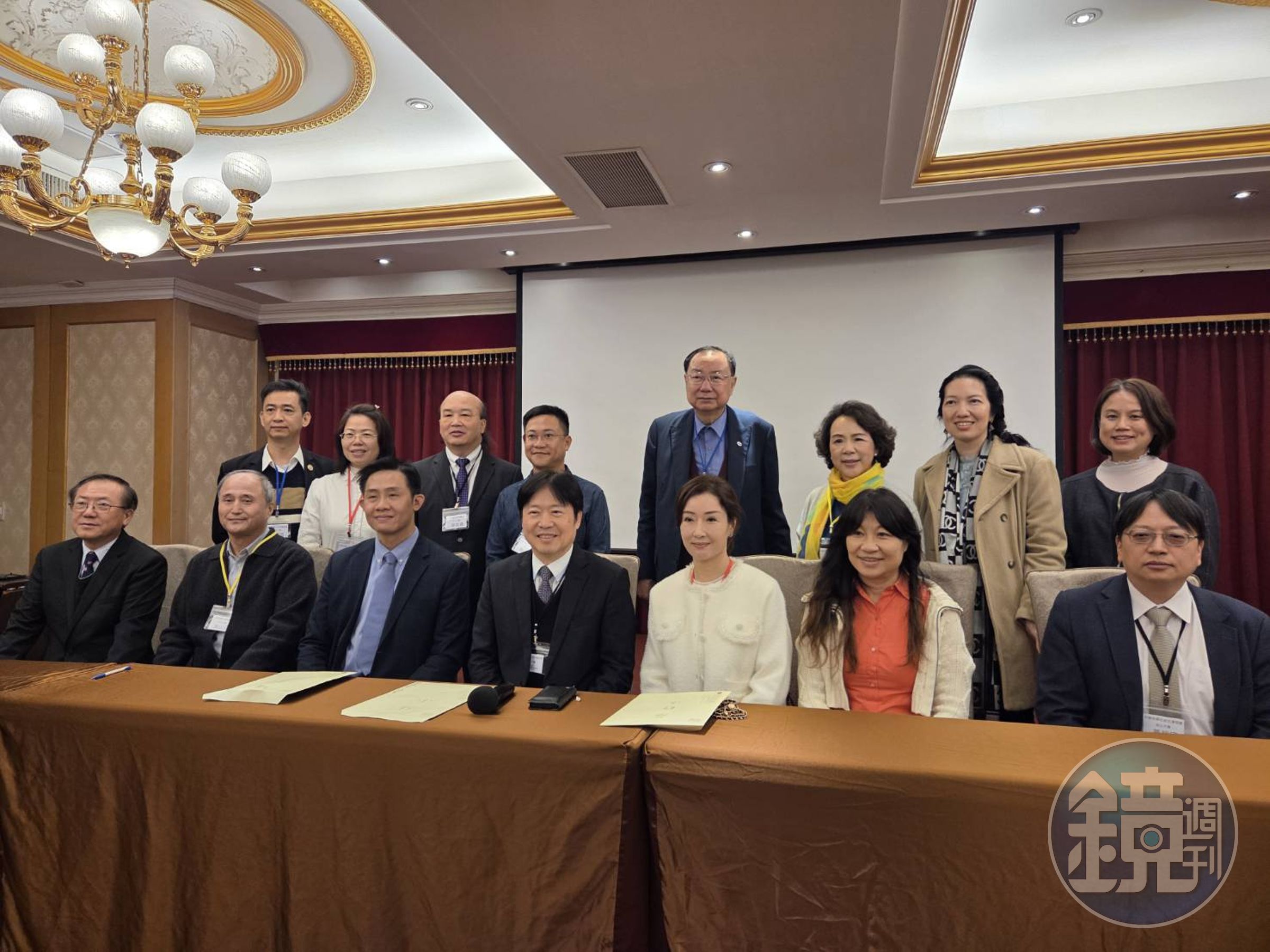 由孫承一推動的中華民國石虎保護協會在16日正式成立,除了張仕賢與蔡靜涵2位優秀企業家擔任副理事長、動保教授裴家騏與台灣管理學會ESG執行長齊德彰、廉政署前副署長沈鳳樑、台北地院國安專庭法官許凱傑都獲聘協會顧問,此外,調查局台北市調查處前副處長王光齊為該協會秘書長,剛退休的調查局副局長吳以公也擔任常務監事。
