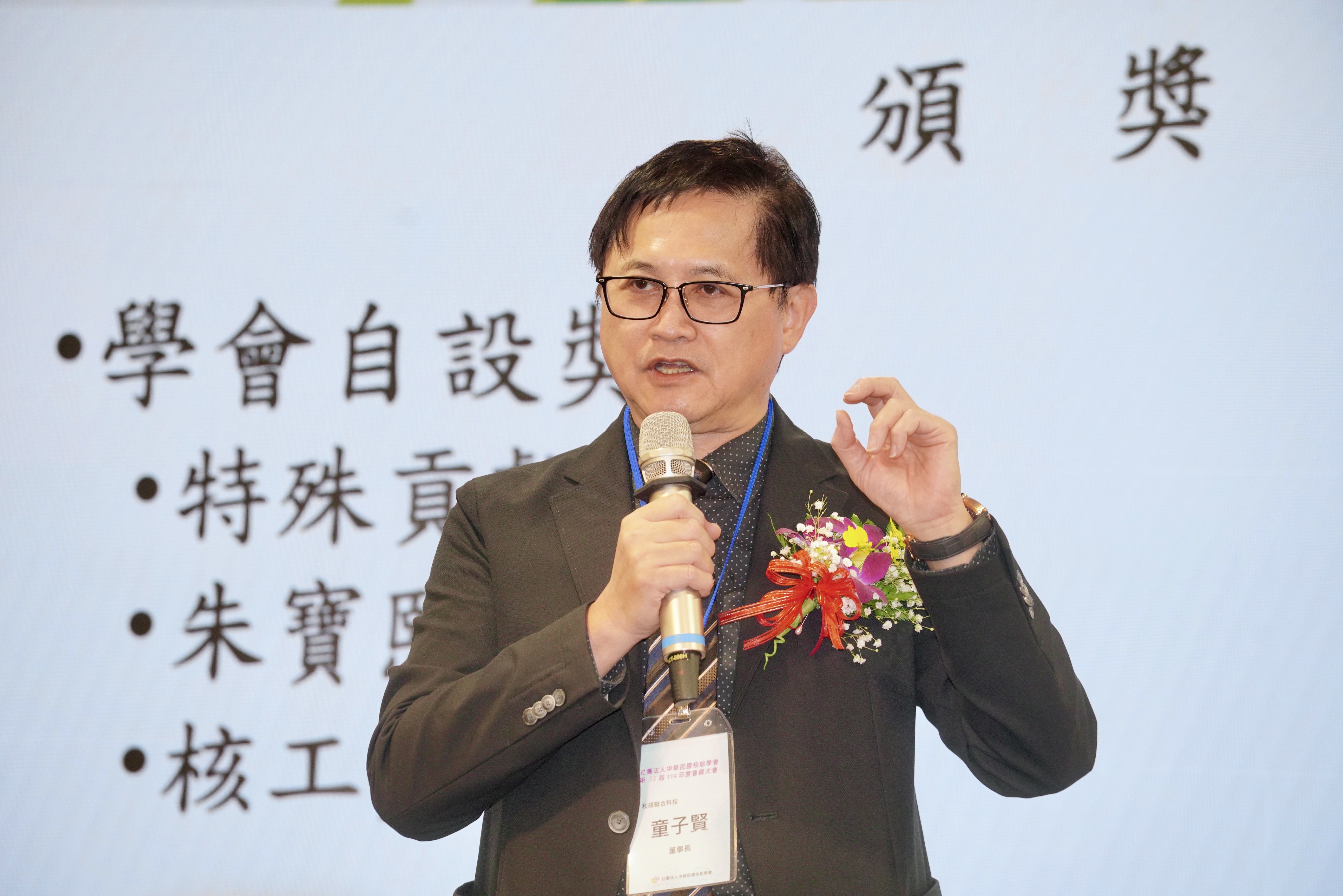 和碩集團董事長童子賢今（10）日出席今周刊2026經濟展望論壇時，會前接受媒體訪問。