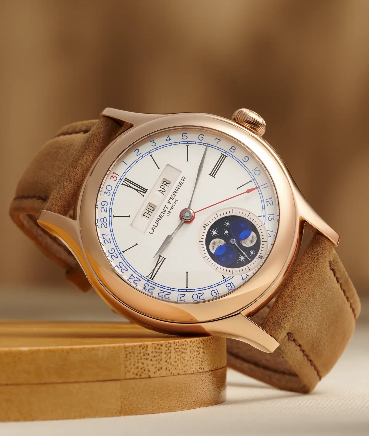 獨立製錶界最具古典主義風格的LAURENT FERRIER ,在今年四月的錶展上,推出了兩款全新的月相腕錶,將永恆優雅的設計與精湛的手工機芯完美融合,展現高級製錶的精髓。而這款腕錶也不負眾望,在日前頒發的GPHG「日內瓦鐘錶大賞」上,獲得「最佳曆法與天文錶」獎項。