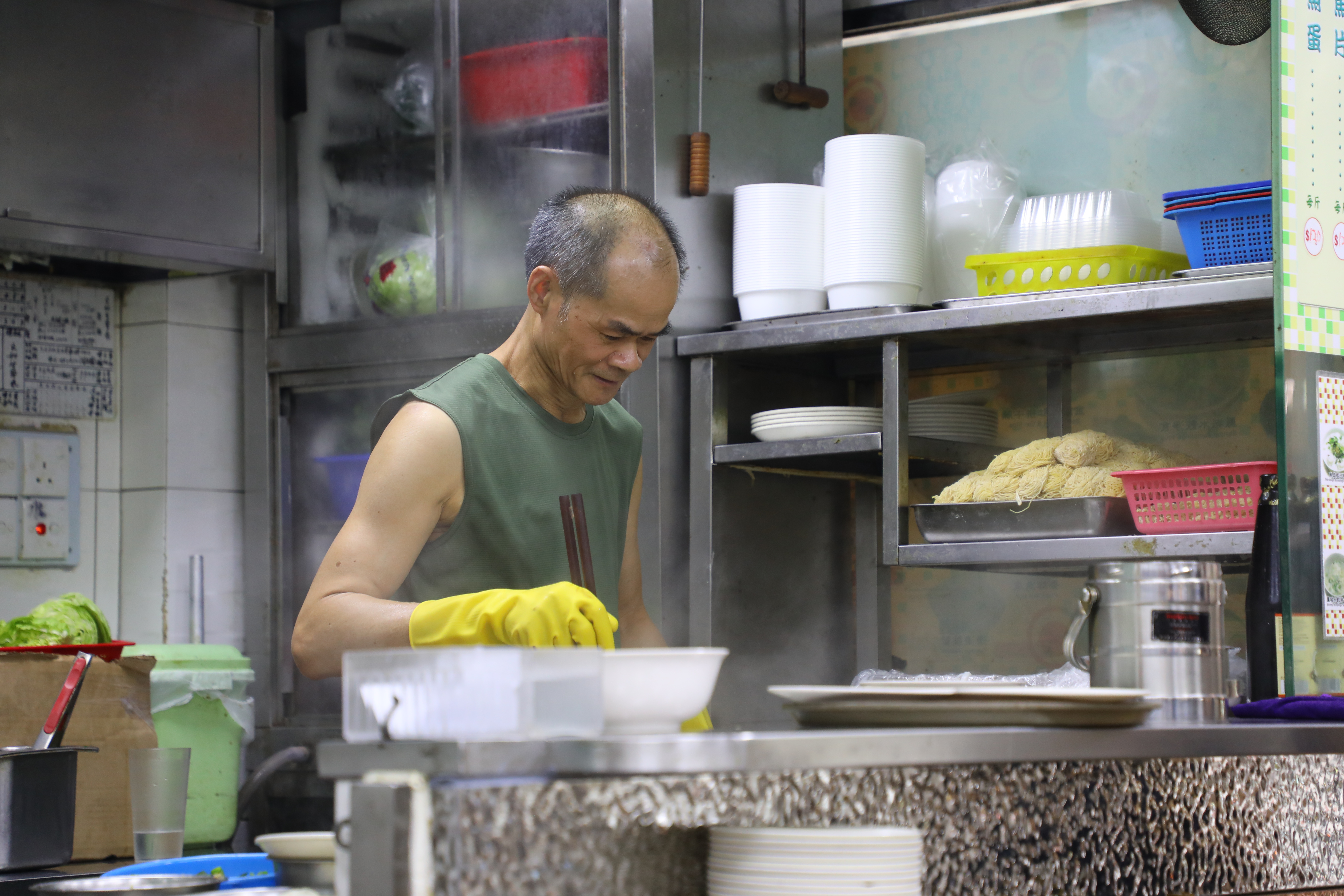 現點現做的「魚蛋粉」,是香港的代表小吃。