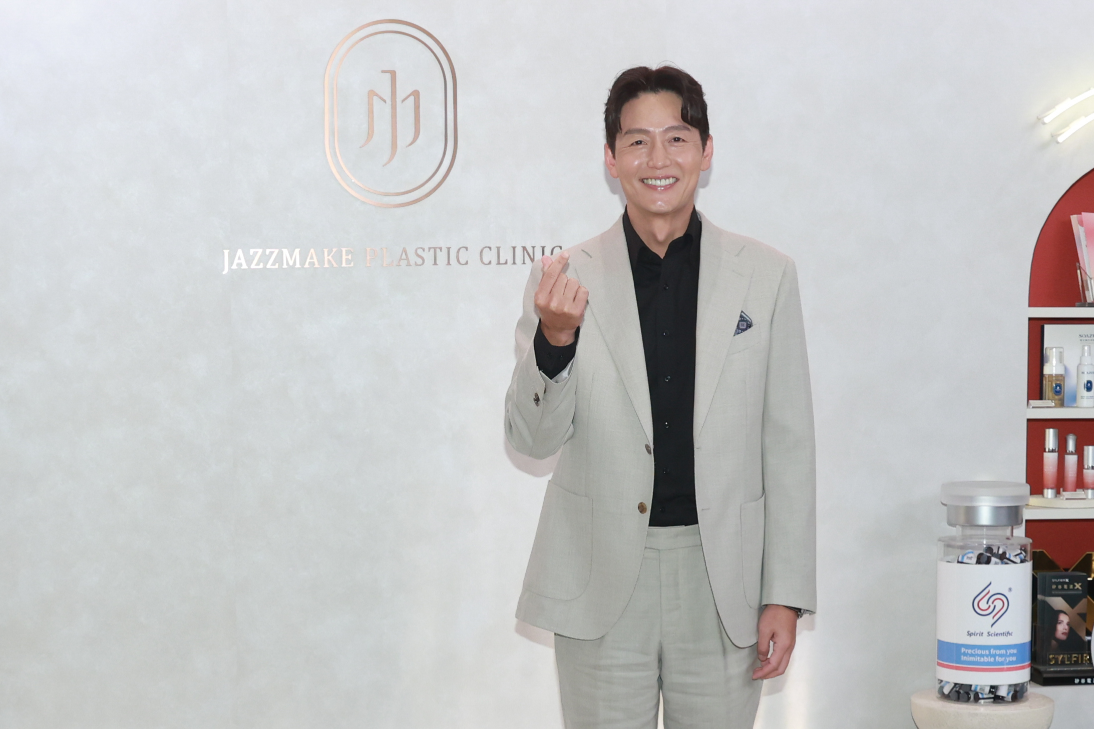 韓星李廷鎮來台演出温昇豪新戲《整形過後》。