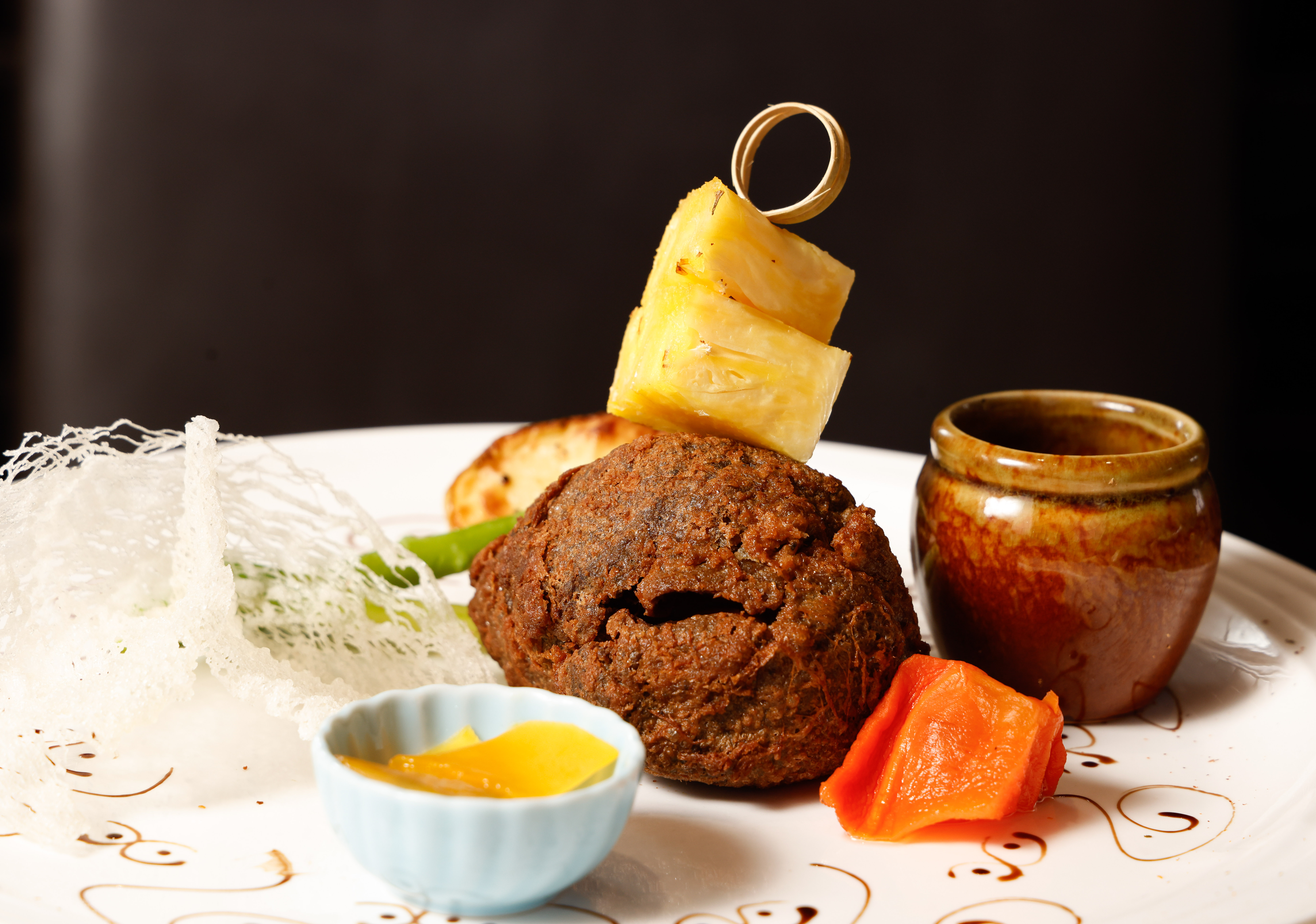 掬翠拾煙的代表作「御品煎猴排」，被譽為「素食界的菲力牛排」。（攝影／杭大鵬）