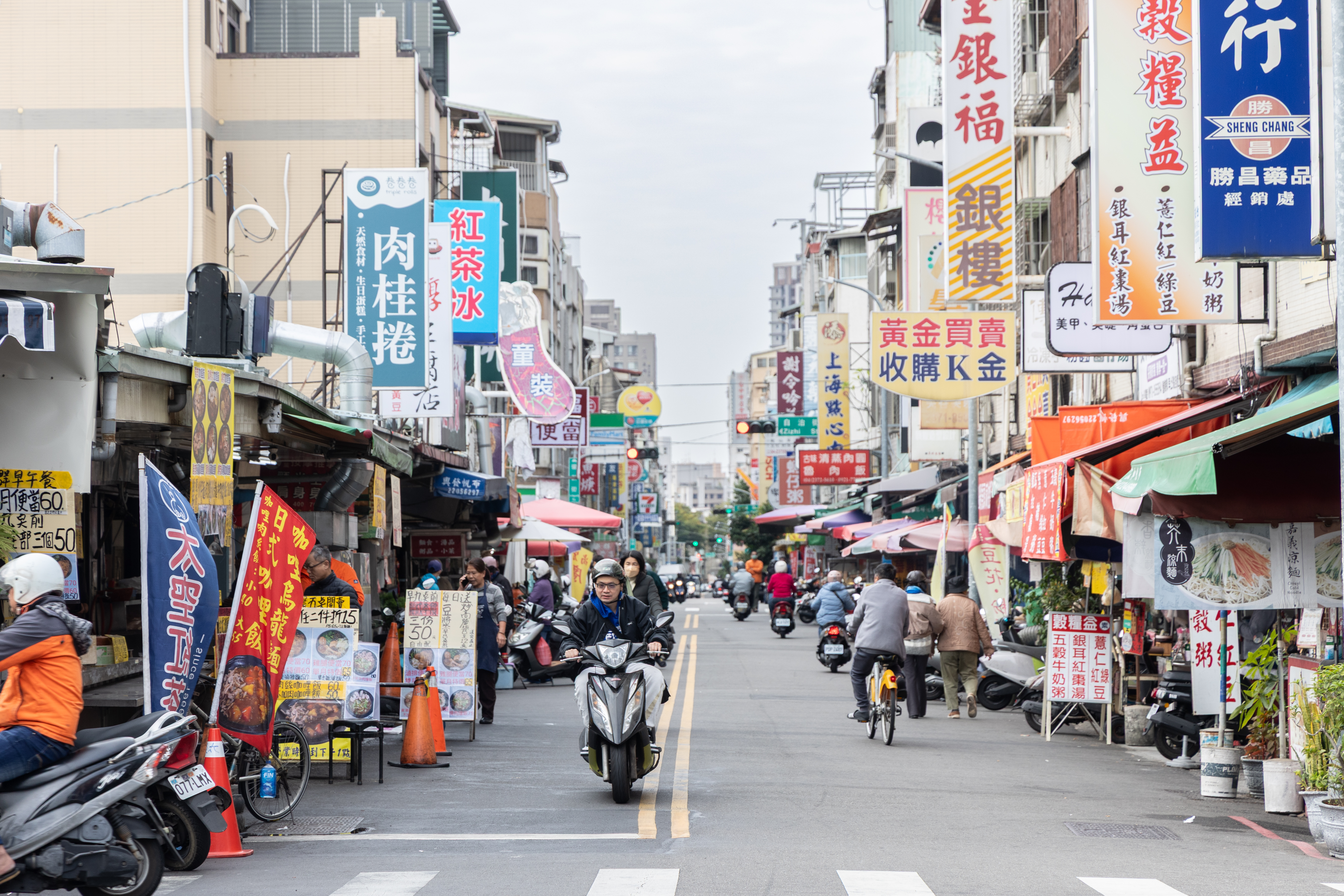 第五市場周邊堪稱超強美食圈,遍布不少台中小吃名店。