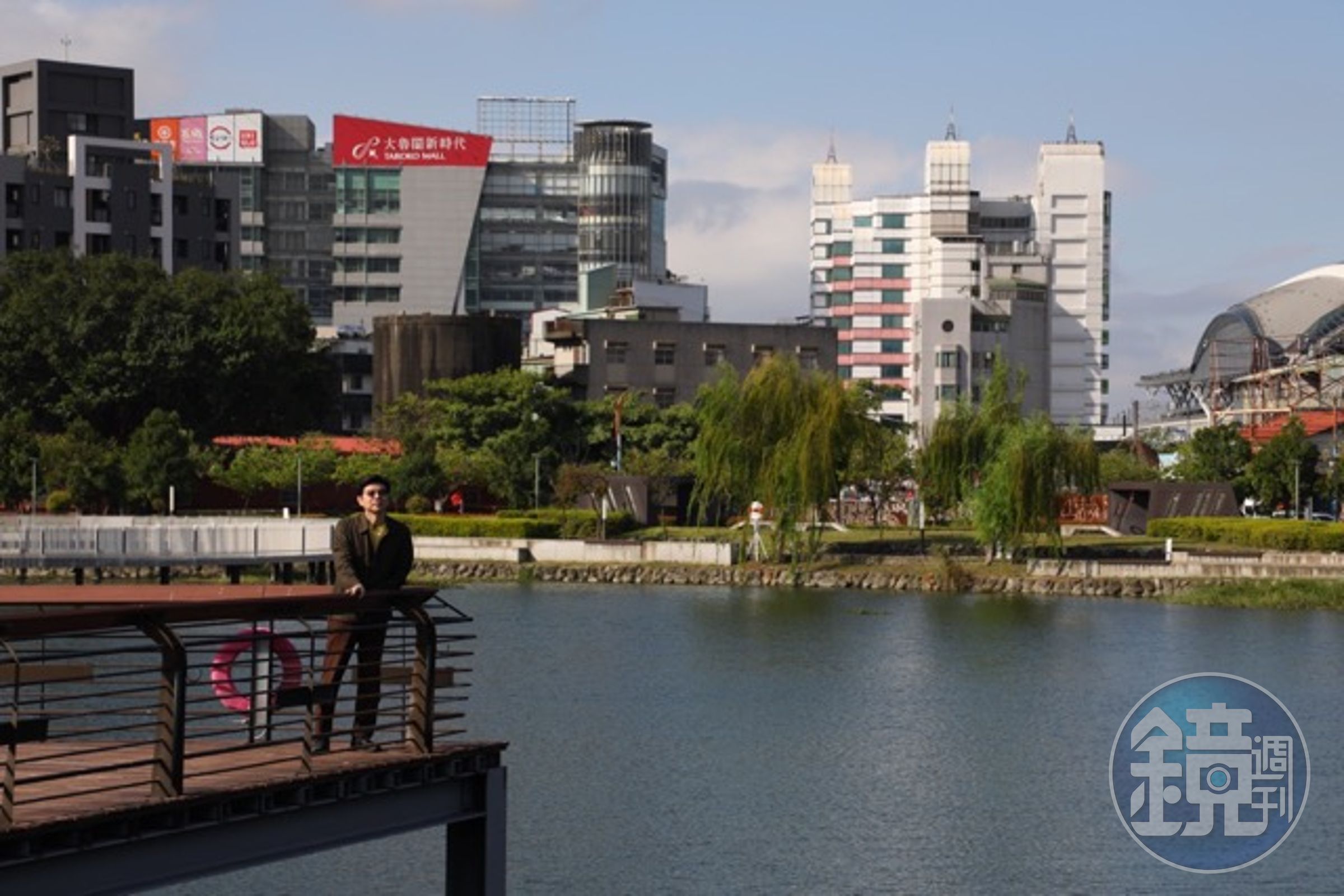 享用台中小吃的間隙可以站在湖畔欣賞美景。